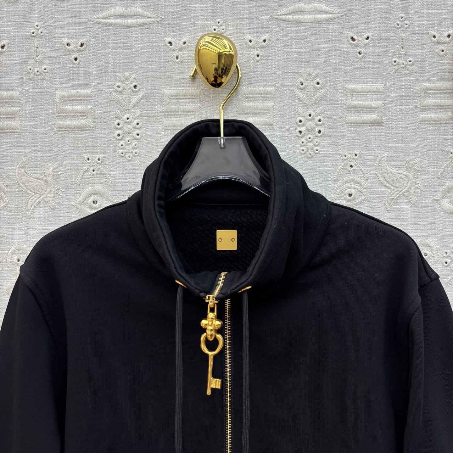 Versatile One-Size-Fits-All Dress with Autumn Recreational Suit and Classic Gold Decorations - 图片 2
