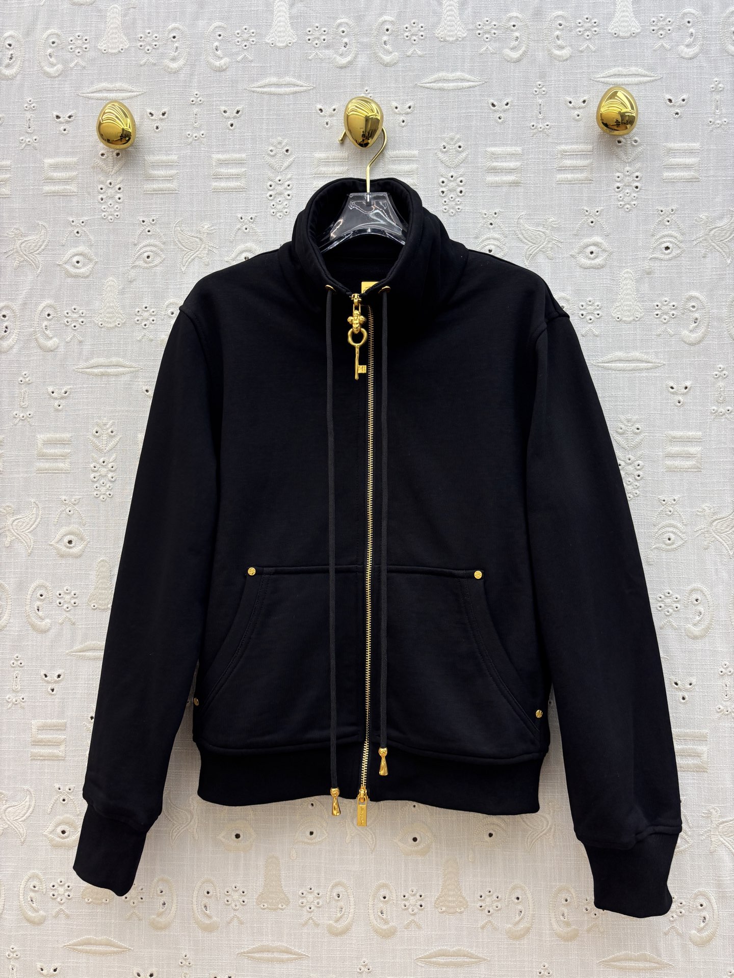 Versatile One-Size-Fits-All Dress with Autumn Recreational Suit and Classic Gold Decorations
