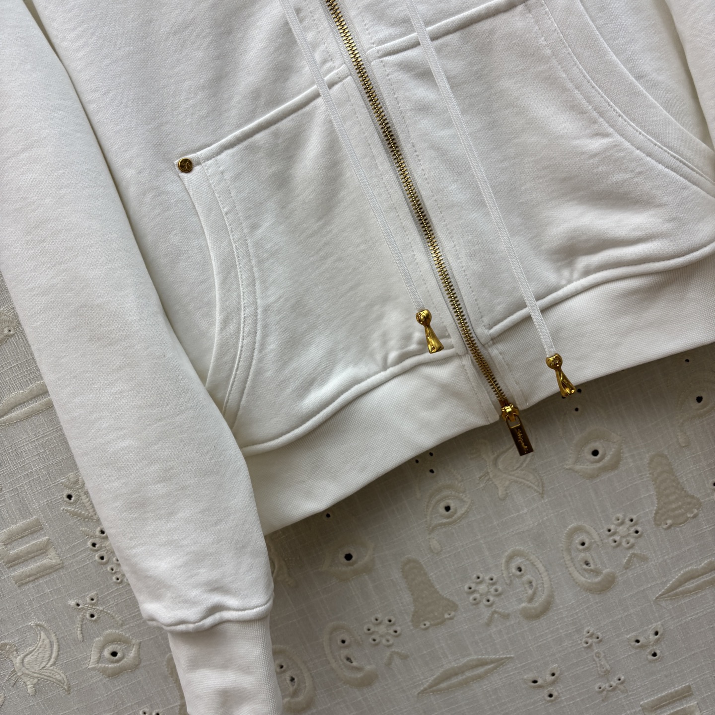 “Versatile P768 One-Size-Fits-All Dress with Autumn Recreational Suit and Gold Decorations” - 图片 6