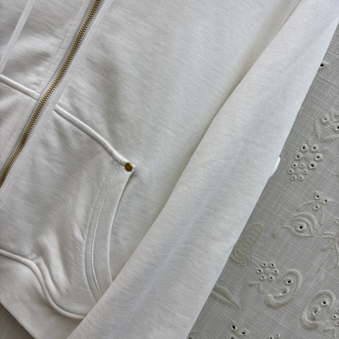 “Versatile P768 One-Size-Fits-All Dress with Autumn Recreational Suit and Gold Decorations” - 图片 7