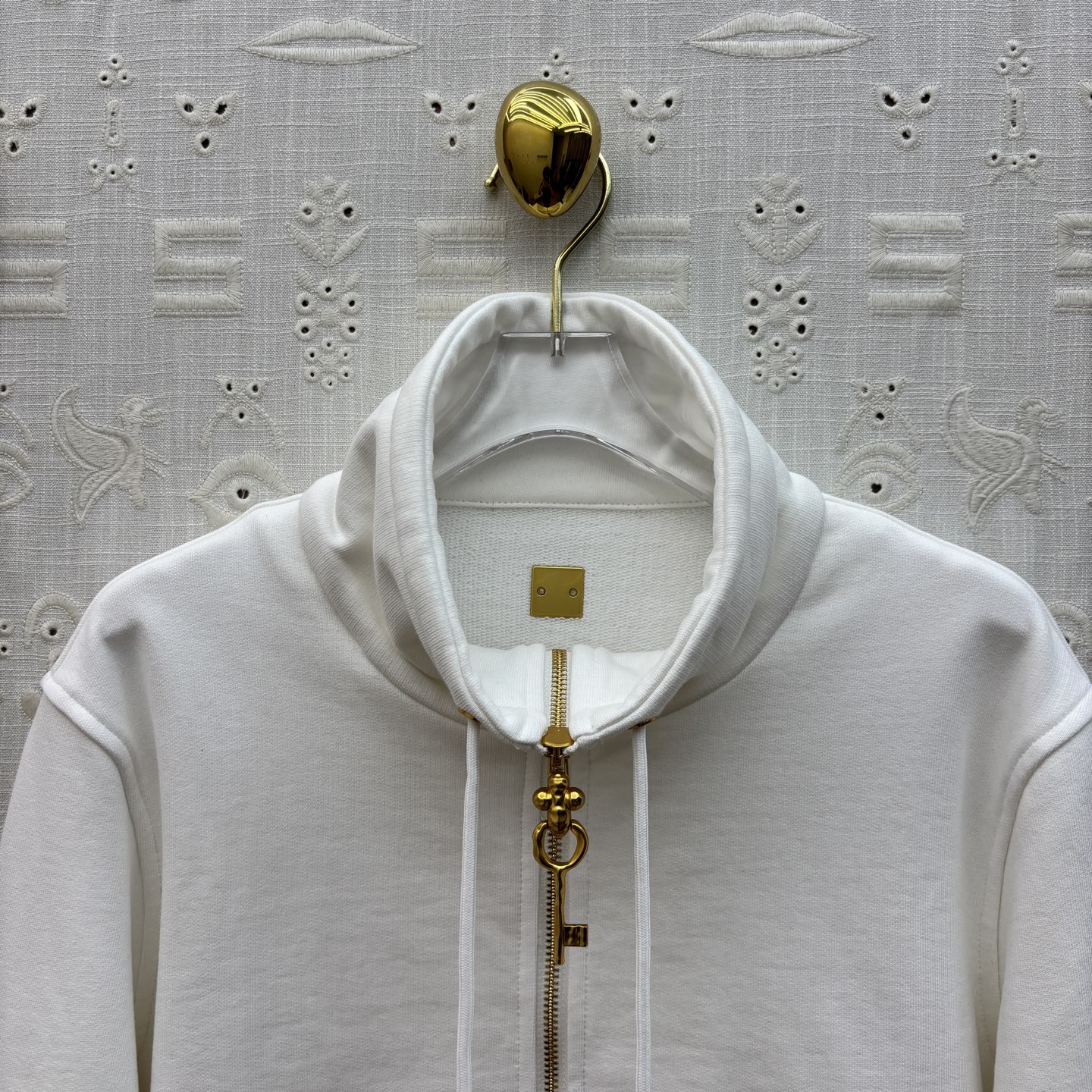 “Versatile P768 One-Size-Fits-All Dress with Autumn Recreational Suit and Gold Decorations” - 图片 2