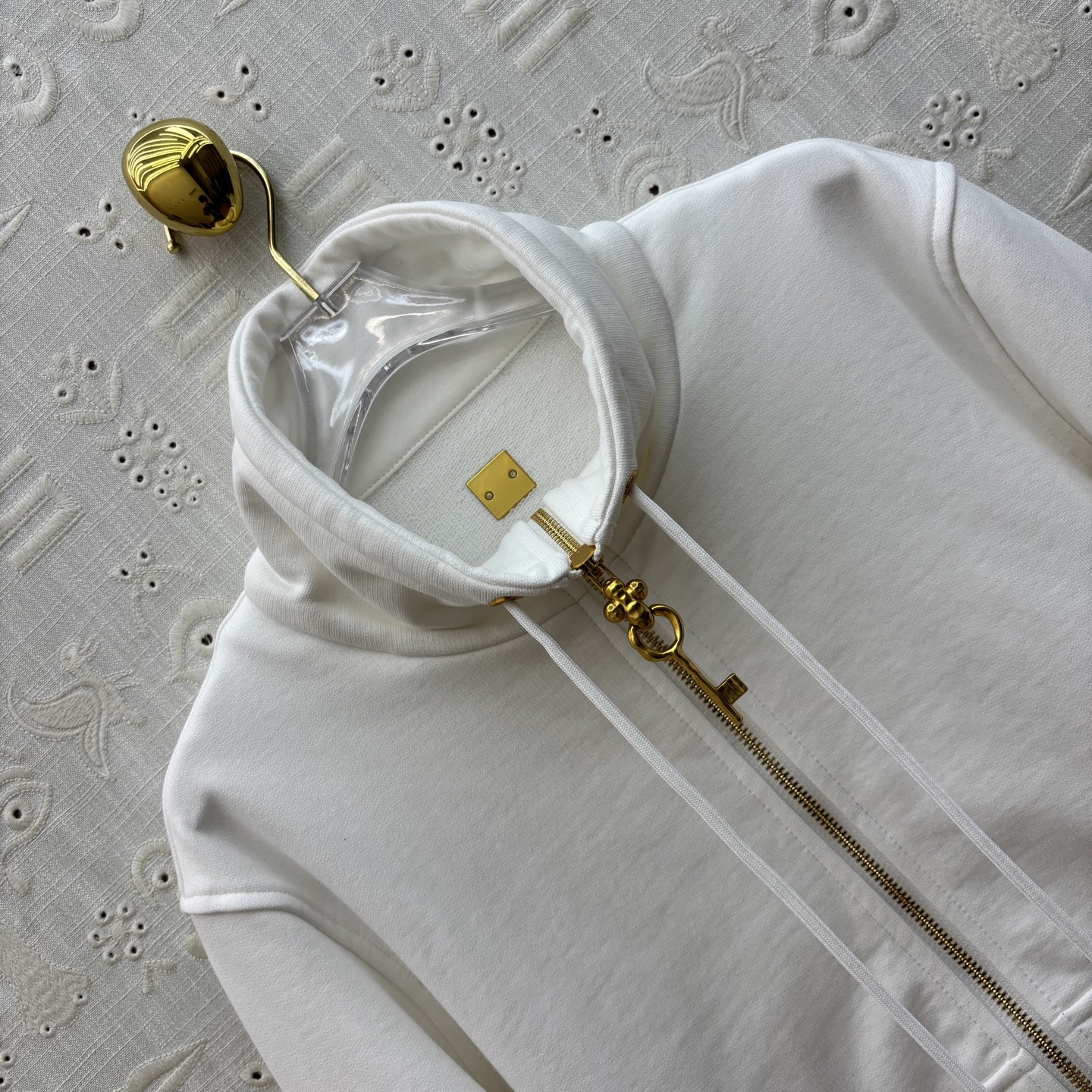 “Versatile P768 One-Size-Fits-All Dress with Autumn Recreational Suit and Gold Decorations” - 图片 5