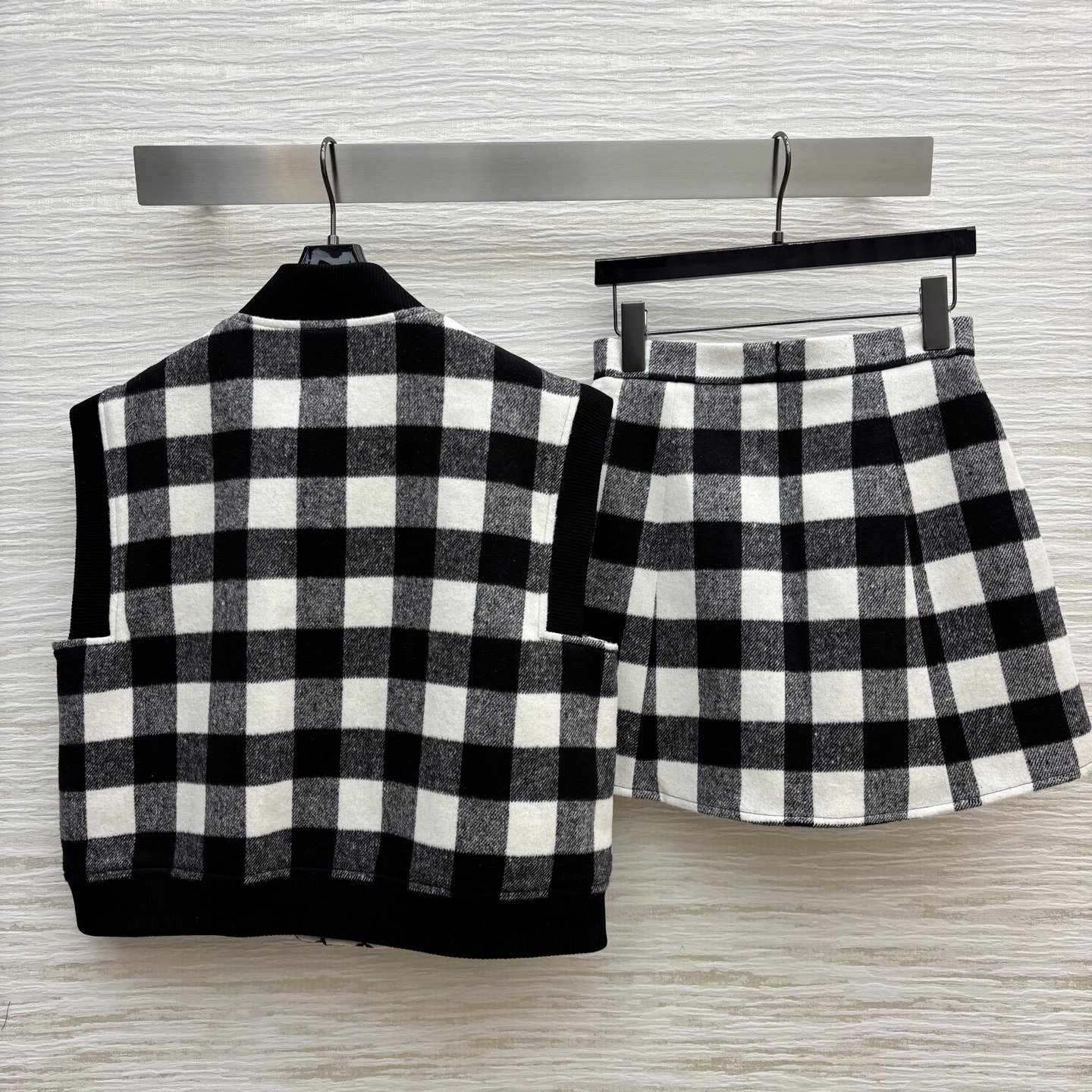 “Stylish Black and White Wool Suit Pack for Women, Ideal for Fall and Winter Fashion” - 图片 8