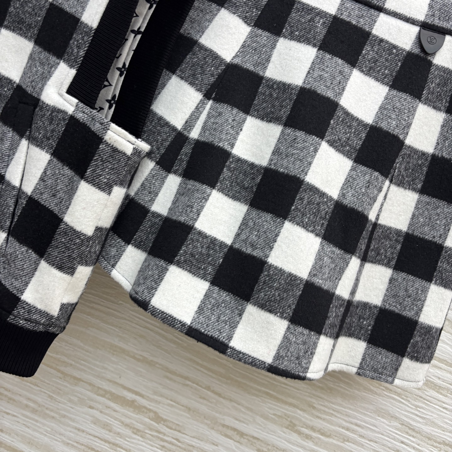 “Stylish Black and White Wool Suit Pack for Women, Ideal for Fall and Winter Fashion” - 图片 7