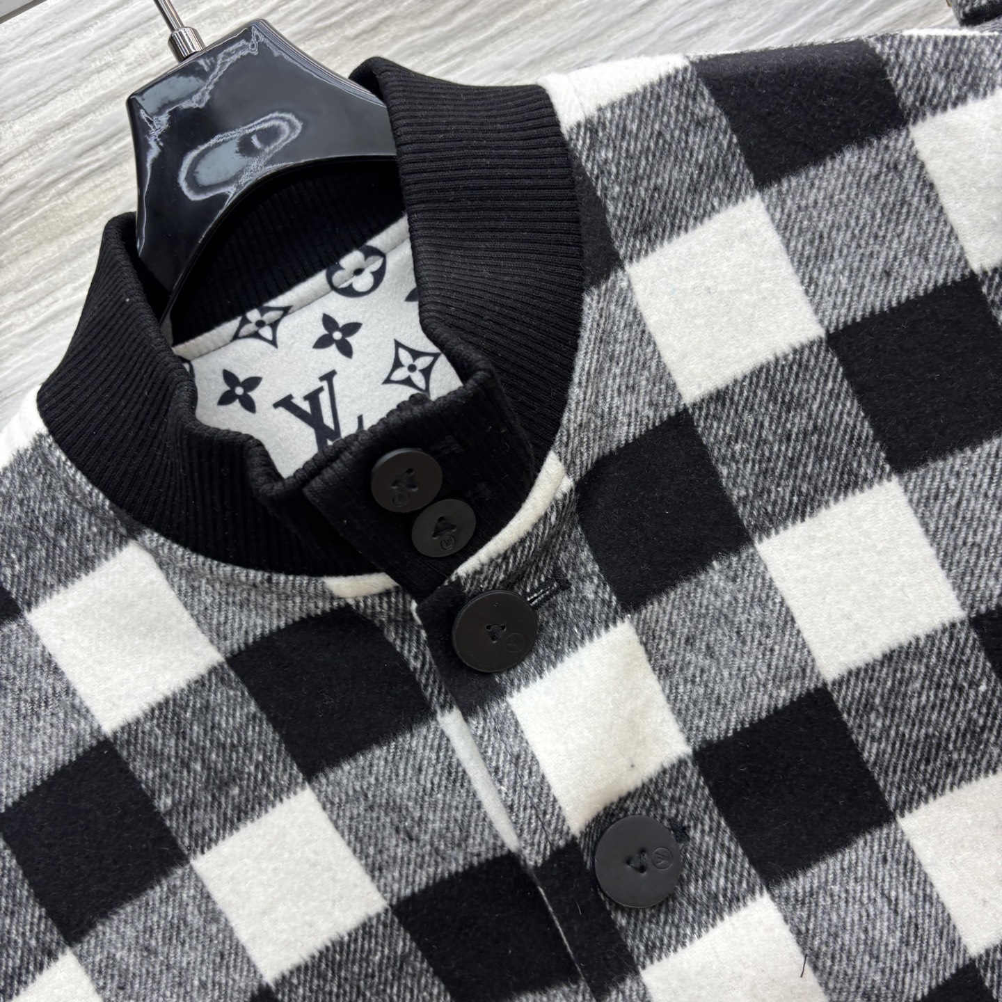 “Stylish Black and White Wool Suit Pack for Women, Ideal for Fall and Winter Fashion” - 图片 3