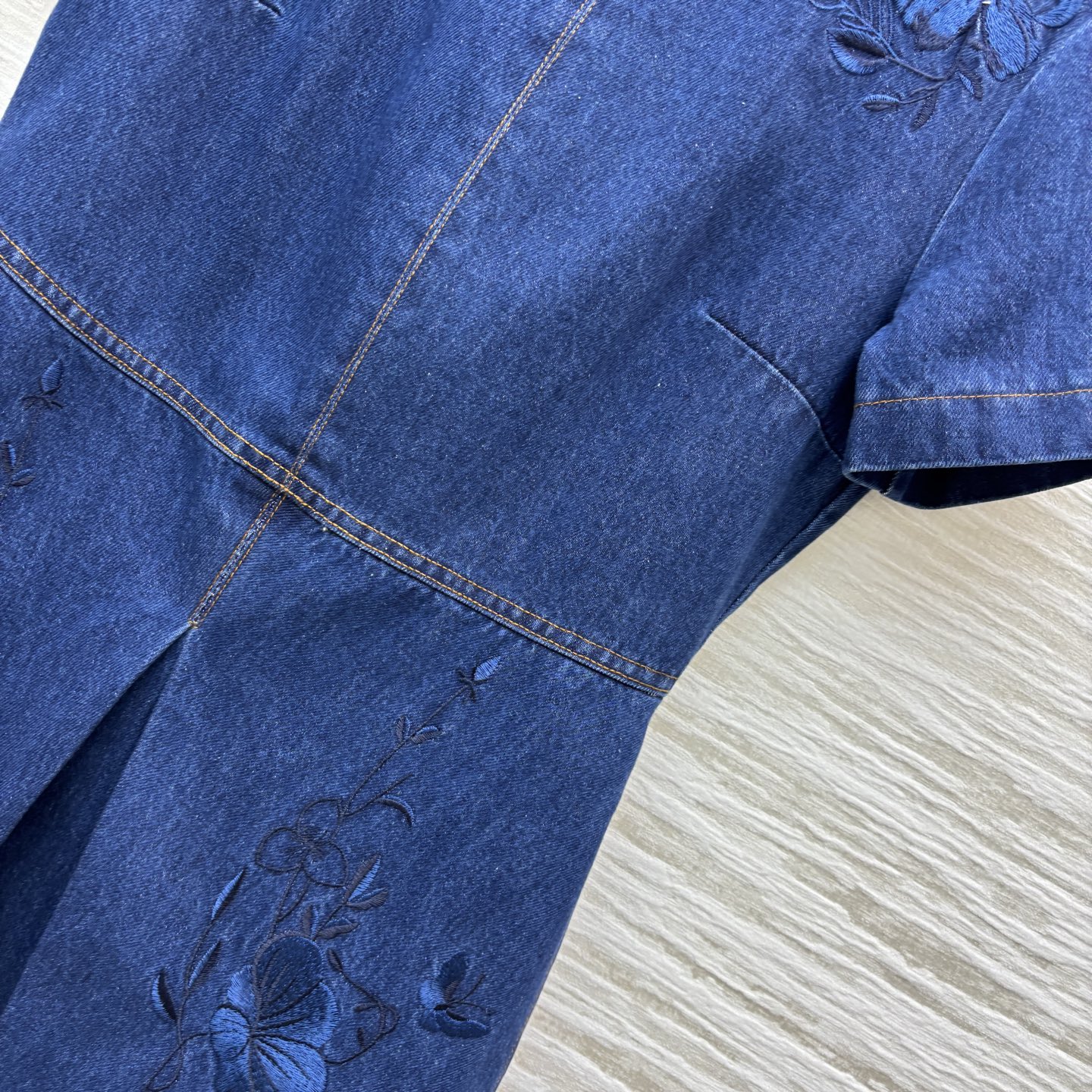 Title: Women’s Embroidered Cowboy Dress for G’s 25th Anniversary Collection Summary: A unique women’s suit with embroidered cowboy dress, high-waist skirts, and special-off cow - 图片 6