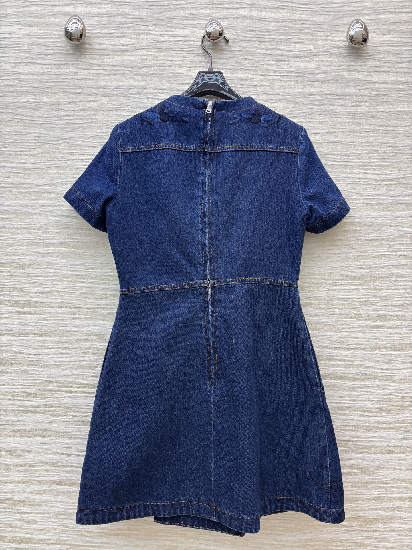 Title: Women’s Embroidered Cowboy Dress for G’s 25th Anniversary Collection Summary: A unique women’s suit with embroidered cowboy dress, high-waist skirts, and special-off cow - 图片 8