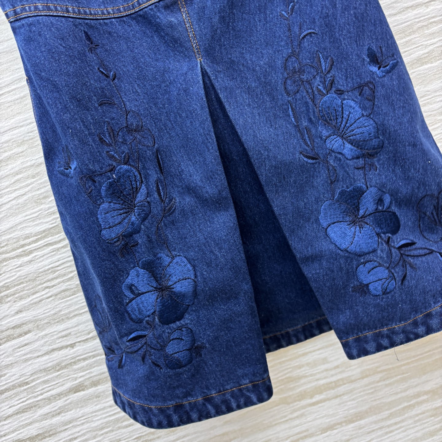Title: Women’s Embroidered Cowboy Dress for G’s 25th Anniversary Collection Summary: A unique women’s suit with embroidered cowboy dress, high-waist skirts, and special-off cow - 图片 7