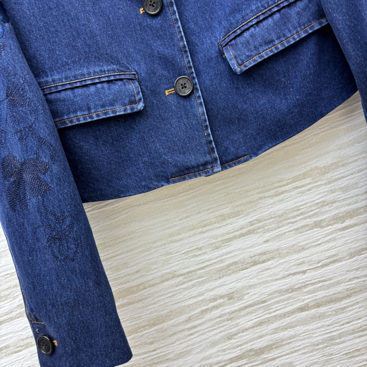 “Vintage Female Dress: P792 Heavy-Skinned Cowboy Jacket with Embroidery, Tailoring Logo, and Blue-Washed Cowgirl Style” - 图片 6
