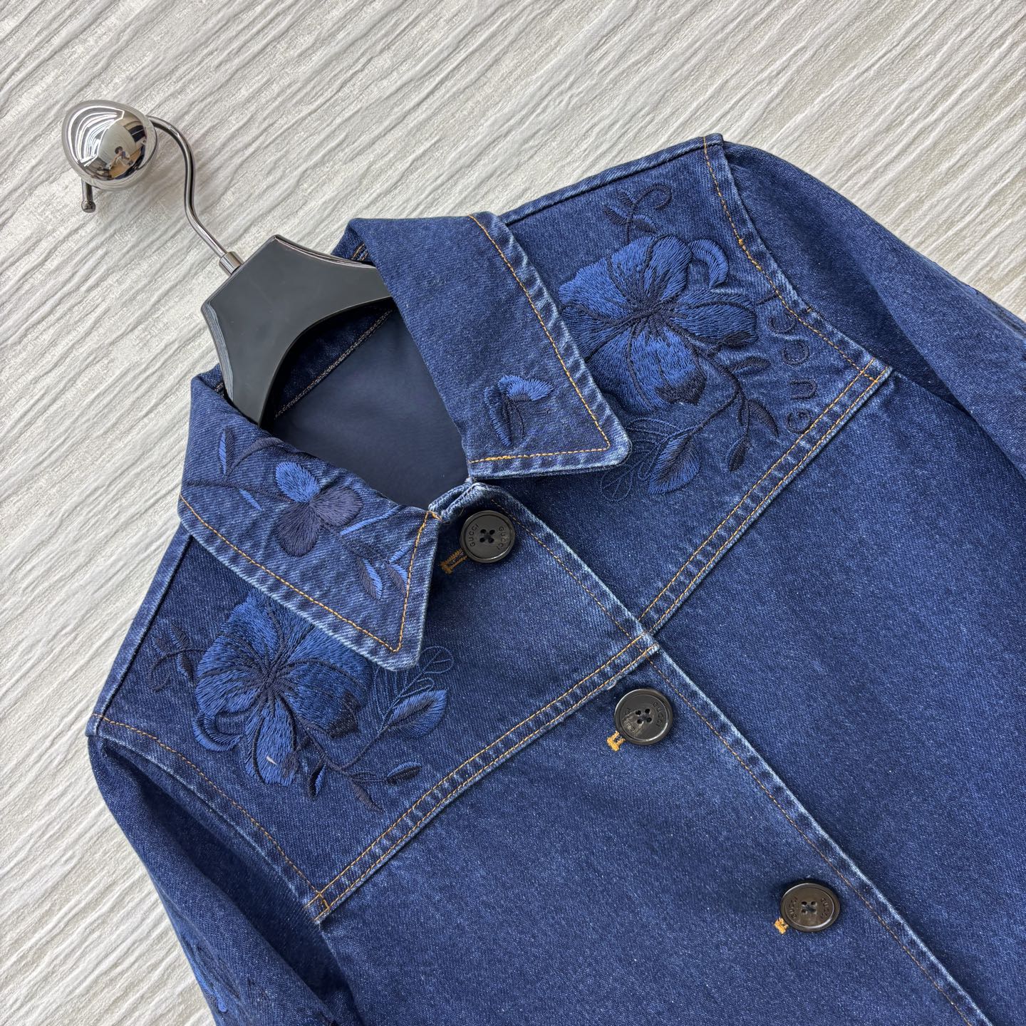 “Vintage Female Dress: P792 Heavy-Skinned Cowboy Jacket with Embroidery, Tailoring Logo, and Blue-Washed Cowgirl Style” - 图片 3