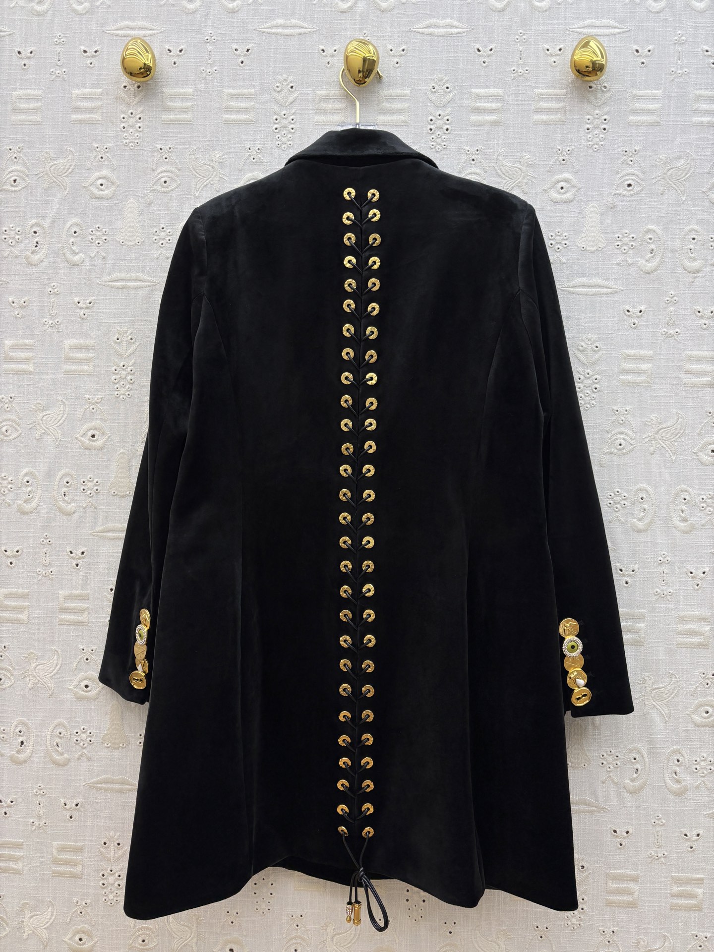 Elegant Velvet Overcoat with Lock Detail - Chic Mid-Length Jacket 9 i1755859447909 3210 0 8
