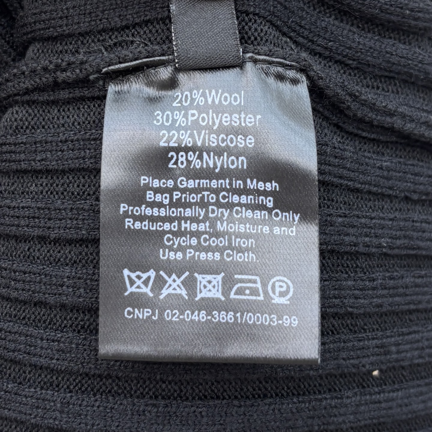 Sch 25秋季新款 异形扣装饰翻领长袖针织裙 上身很舒适修身显瘦 又不会有紧绷感 翻领深V设计时髦又高