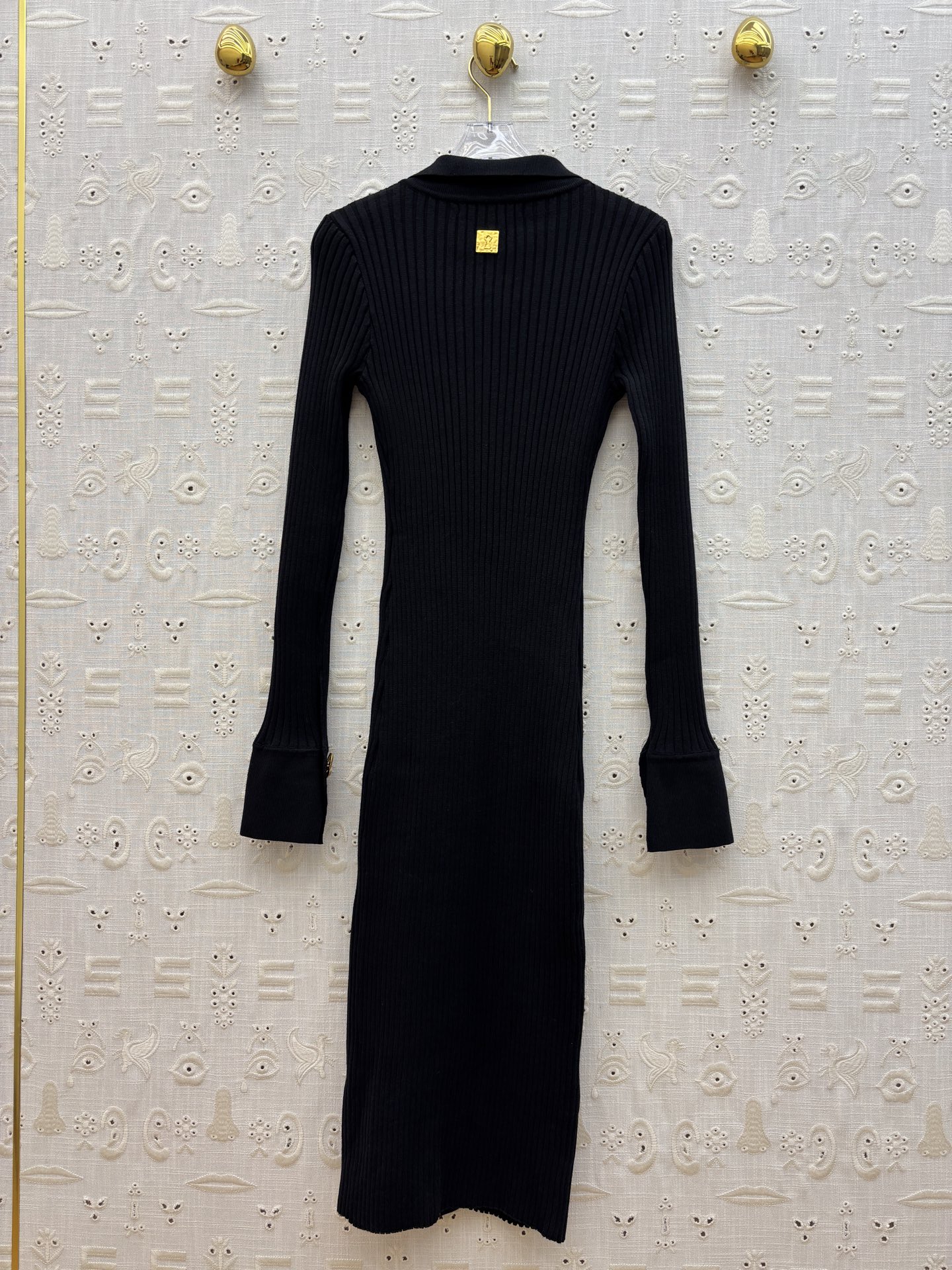 Sch 25秋季新款 异形扣装饰翻领长袖针织裙 上身很舒适修身显瘦 又不会有紧绷感 翻领深V设计时髦又高