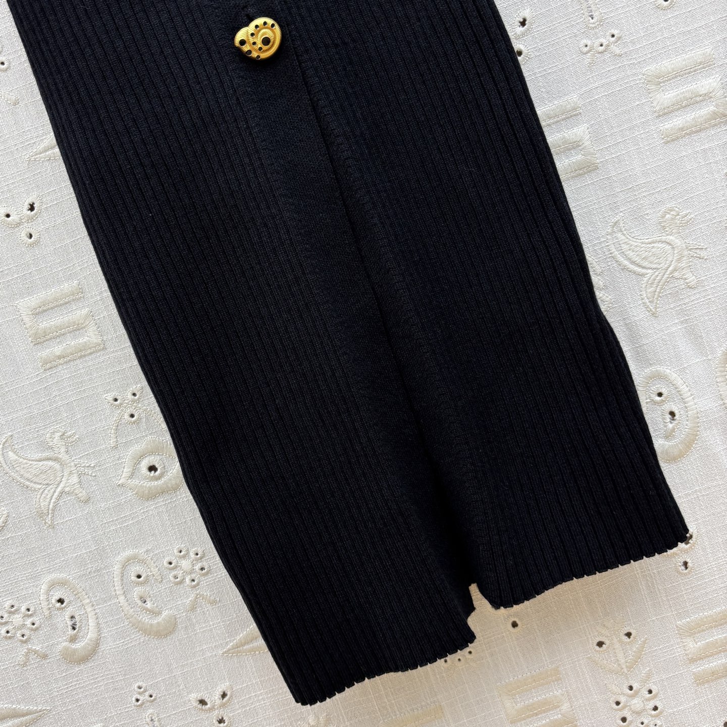 Sch 25秋季新款 异形扣装饰翻领长袖针织裙 上身很舒适修身显瘦 又不会有紧绷感 翻领深V设计时髦又高