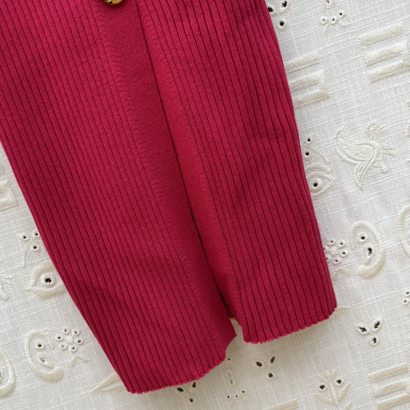 Sch新款 异形扣装饰翻领长袖针织裙 上身很舒适修身显瘦 又不会有紧绷感 翻领深V设计时髦又高级 异形扣