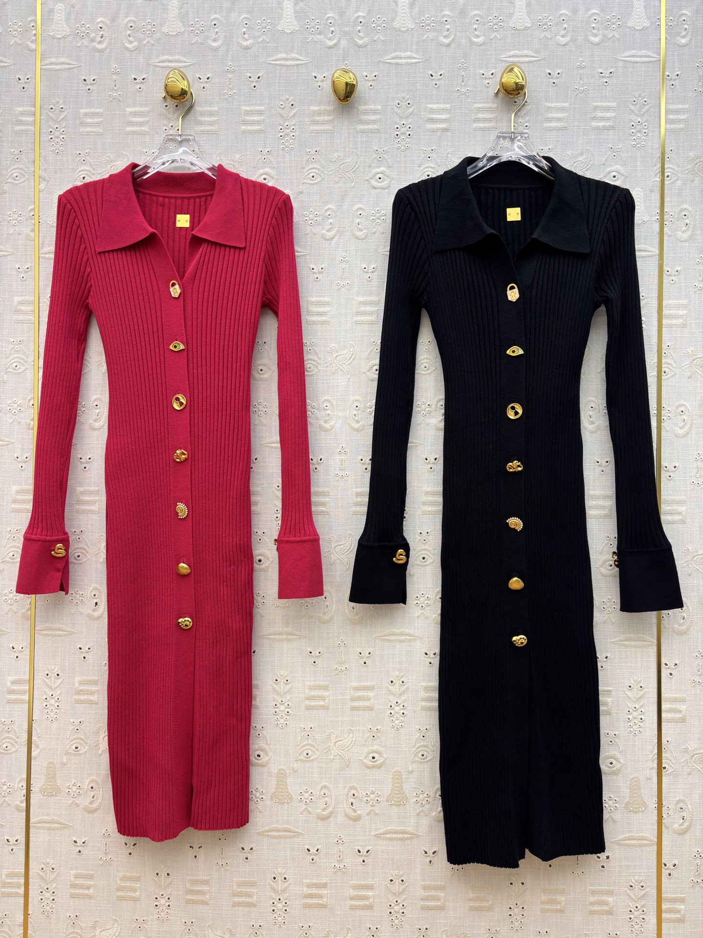 Sch25秋季新款 异形扣装饰翻领长袖针织裙 上身很舒适修身显瘦 又不会有紧绷感 翻领深V设计时髦又高级