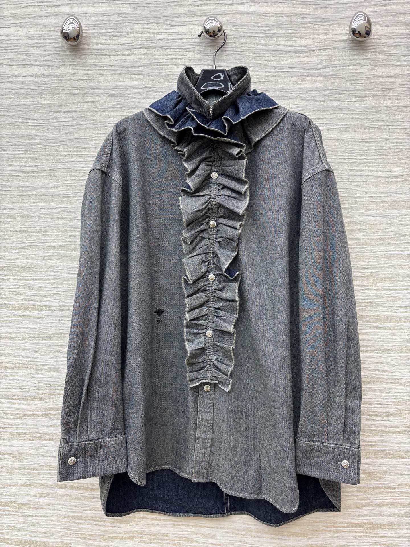 D家 25早秋新款 拼色牛仔荷叶领衬衫裙 可拆卸荷叶花边立领设计 定制拼色纯棉牛仔面料  手感非常细腻舒