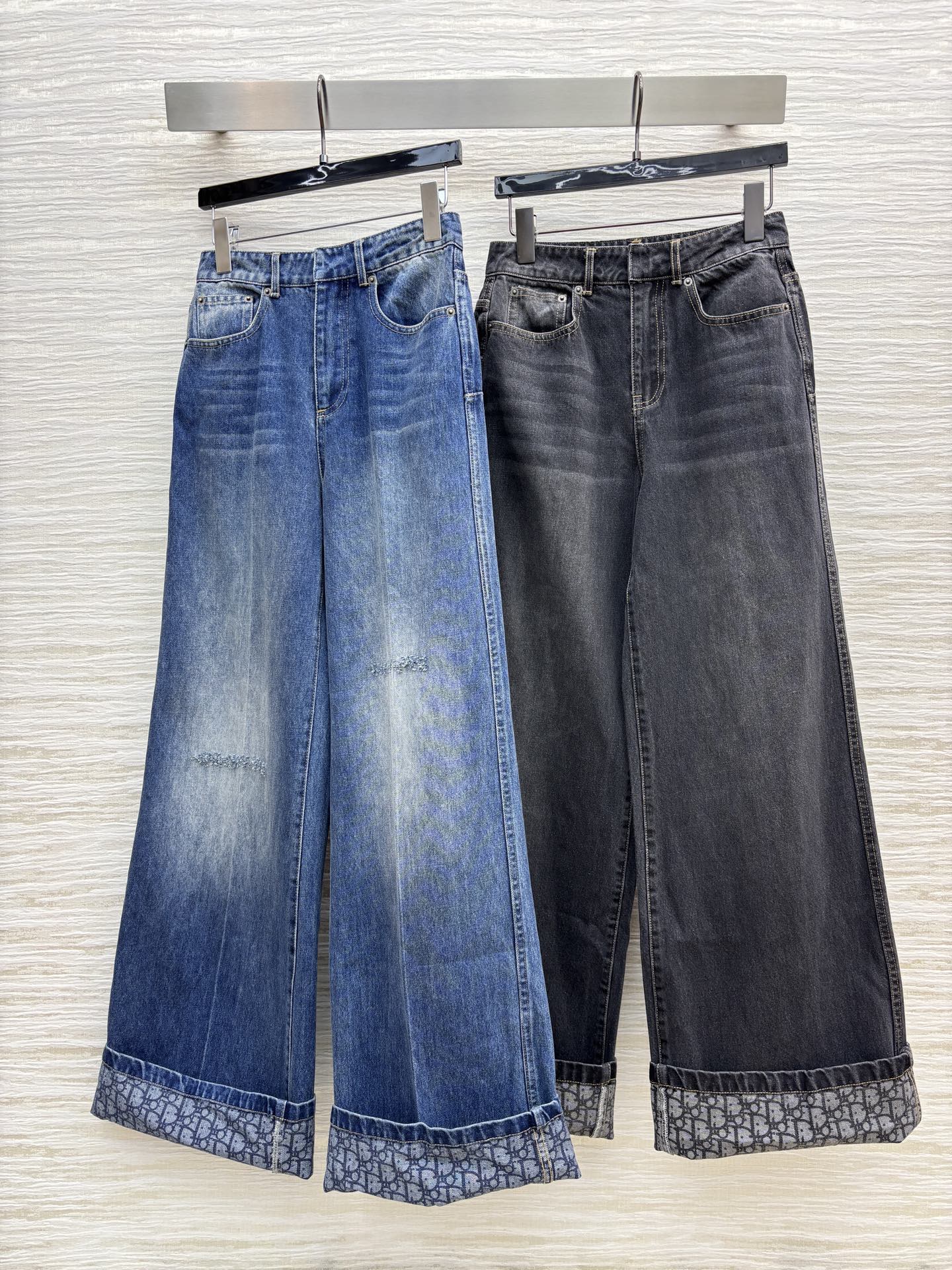 D家 25早秋新款 破洞牛仔阔腿裤 定位洗水做旧破洞设计 简直不要太炫酷 超级抢眼吸睛  视觉上有很大的