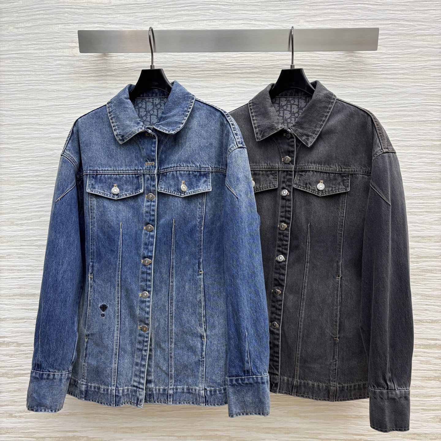 D家 25早秋新款 牛仔修身夹克外套 翻领修身立领剪裁 上身帅气百搭又显瘦 原版开发logo纽扣配件 里
