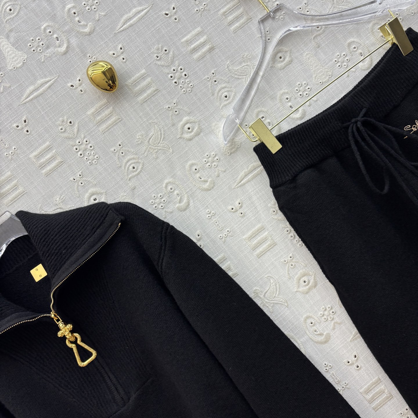 Sch 25秋冬新款 异形扣针织休闲套装 懒人一套搭配 翻领半拉链针织毛衣+松紧腰针织铅笔长裤 一套上身