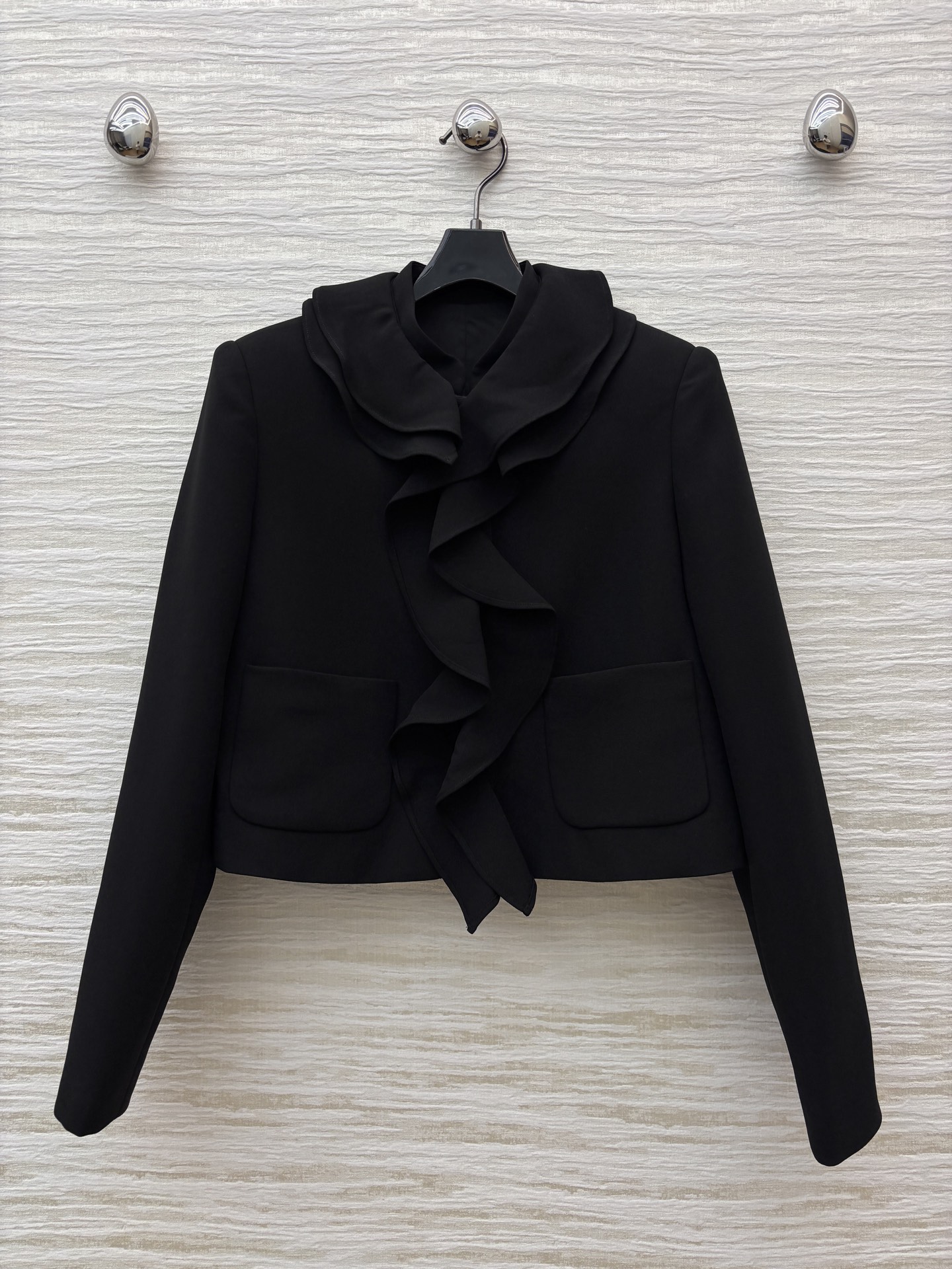 D家 25早秋新款 宫廷风花边领短款外套  纯欲乖乖女  减龄的木耳褶花边领设计 经典短款版型 百搭不挑