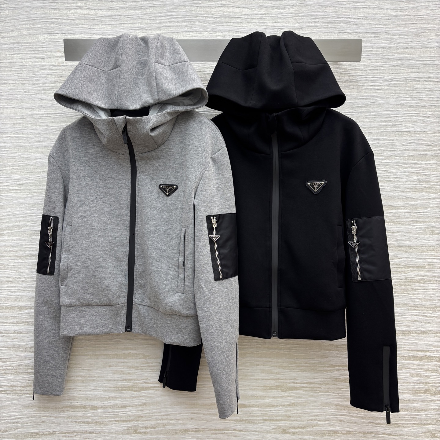 PD家 25秋冬新款 连帽拉链工装风卫衣外套 定制的金属倒三角牌装饰 工装风机能扣口袋装饰 版型宽松百搭