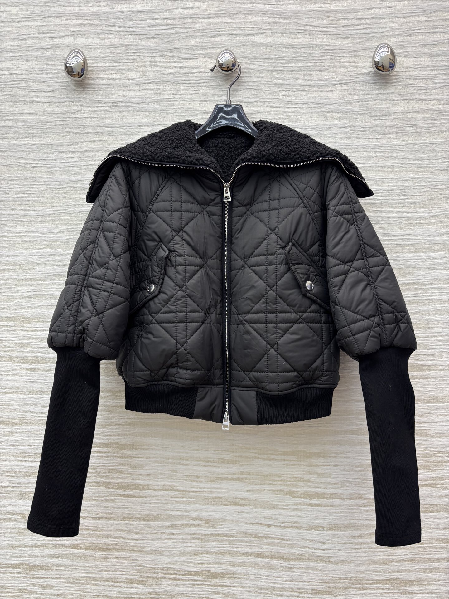 D家 25早秋新款 藤格纹摇粒绒夹克 摇粒绒披肩领拉链短款版型 衣袖拼接松紧长袖+下摆松紧收腰 吸睛亮眼