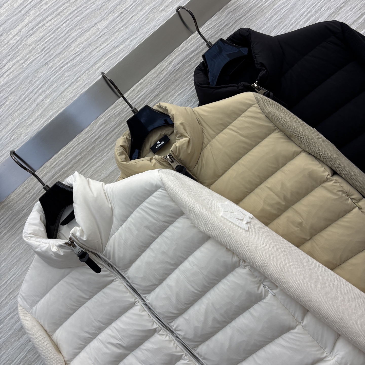 M家 25早秋新款 立领拼接针织羽绒服 宽松短款下摆抽绳收腰版型 上身轻松分割身材 比例显瘦显高绝绝子 