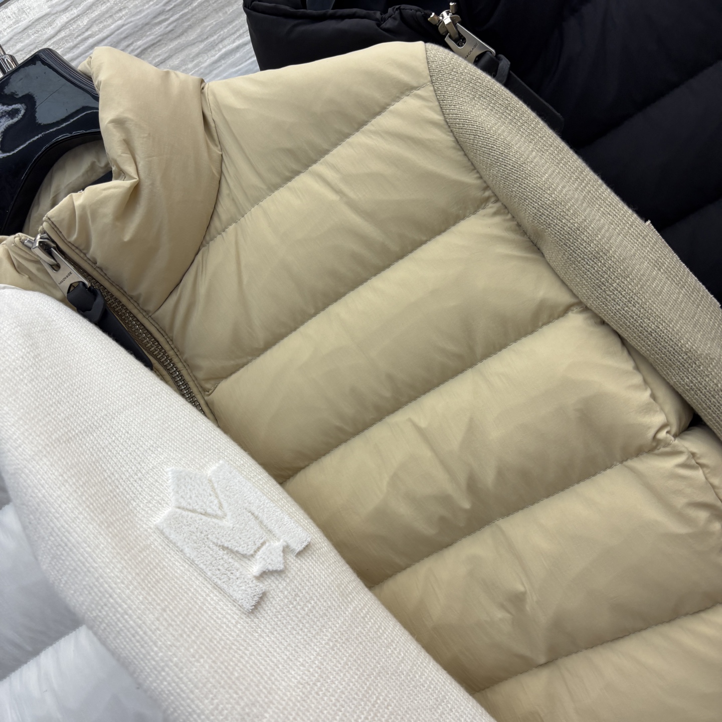 M家 25早秋新款 立领拼接针织羽绒服 宽松短款下摆抽绳收腰版型 上身轻松分割身材 比例显瘦显高绝绝子 