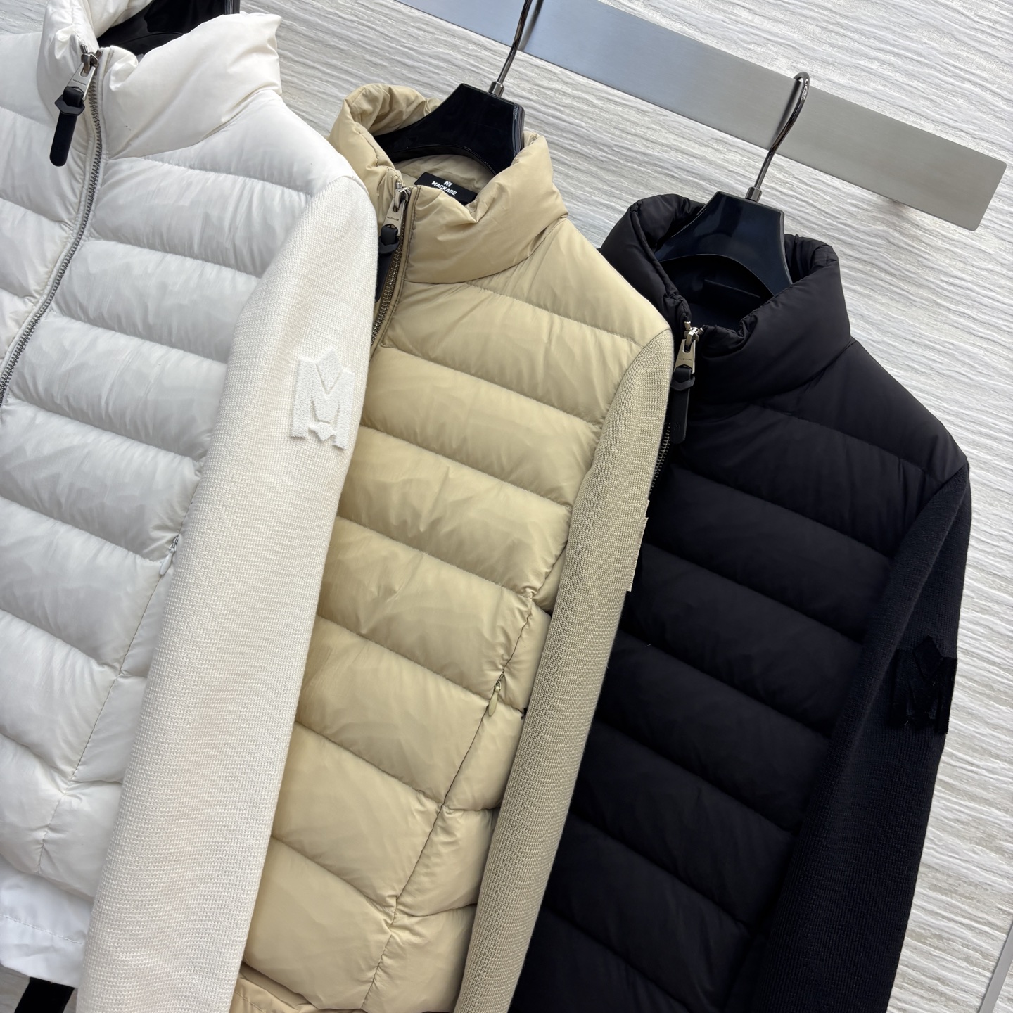 M家 25早秋新款 立领拼接针织羽绒服 宽松短款下摆抽绳收腰版型 上身轻松分割身材 比例显瘦显高绝绝子 