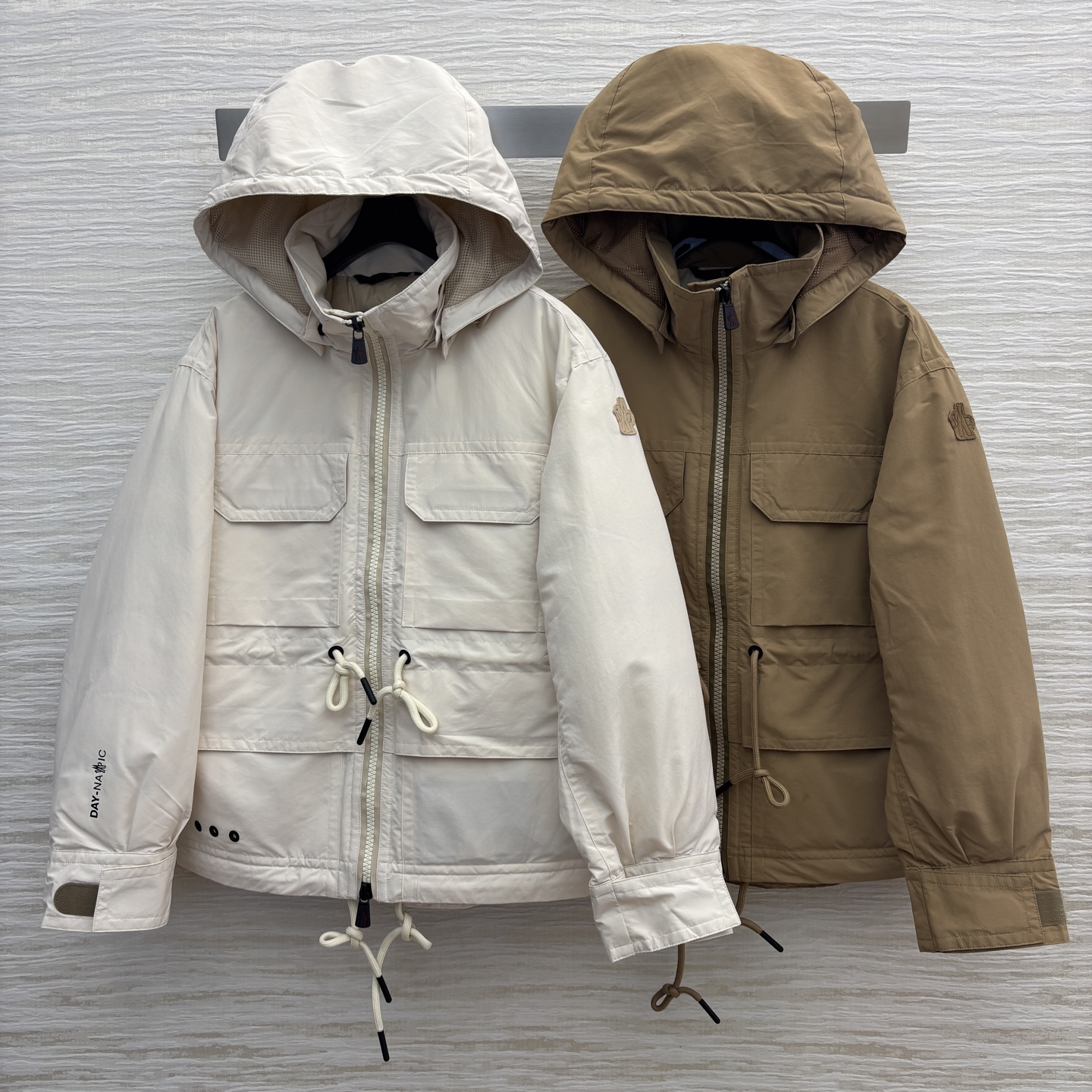 M家 25早秋新款 连帽立领收腰羽绒服 可拆卸连帽立领设计 拉链开合门襟胶牌logo点缀 彰显品牌魅力 