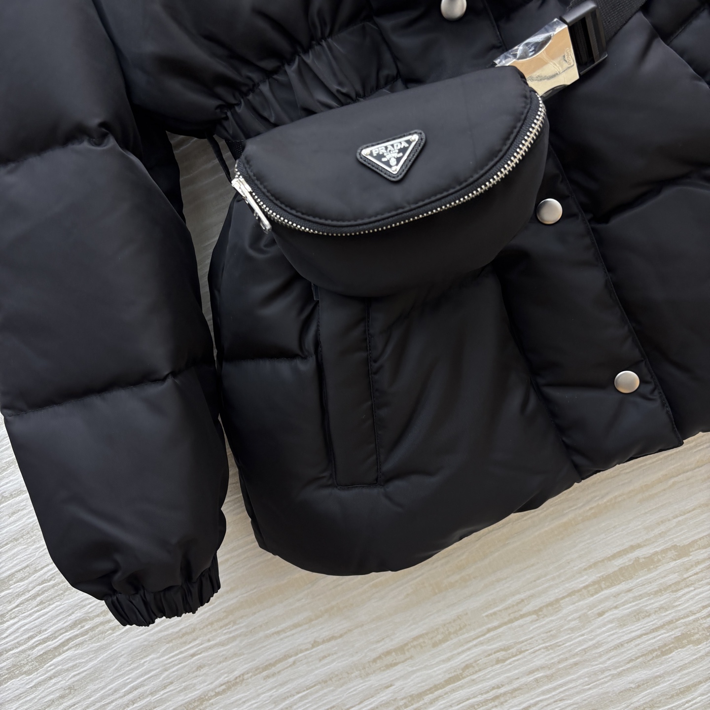 PD家 25秋冬新款 连帽收腰面包羽绒服 拒绝臃肿 连帽收腰面包版型 机能扣腰包腰带 上身轻松拉长视觉比