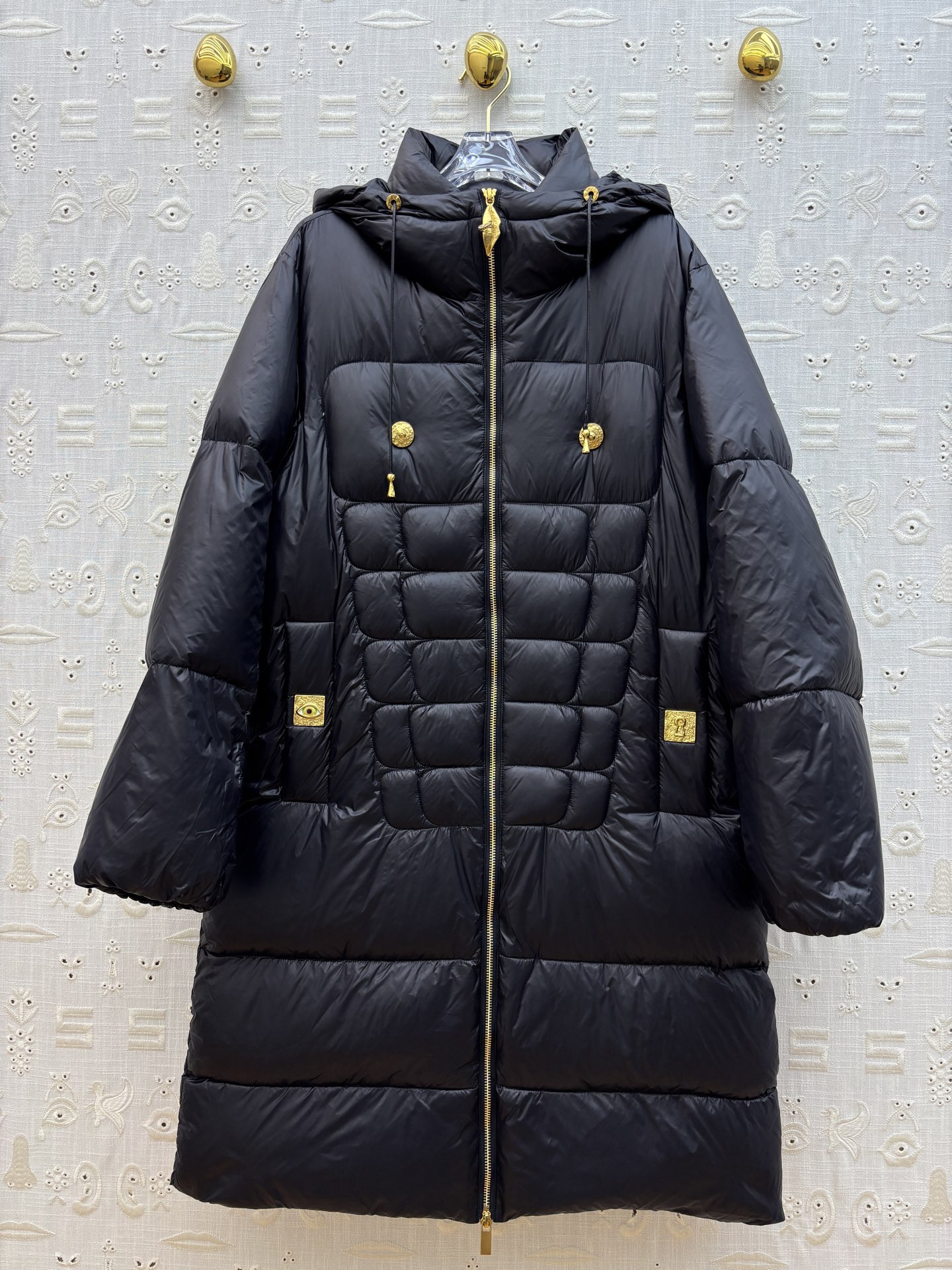 Sch 25秋冬新款 异形扣装饰连帽中长羽绒服 连帽廓形立领设计 开模异形五金装饰 每个细节都很完美 整