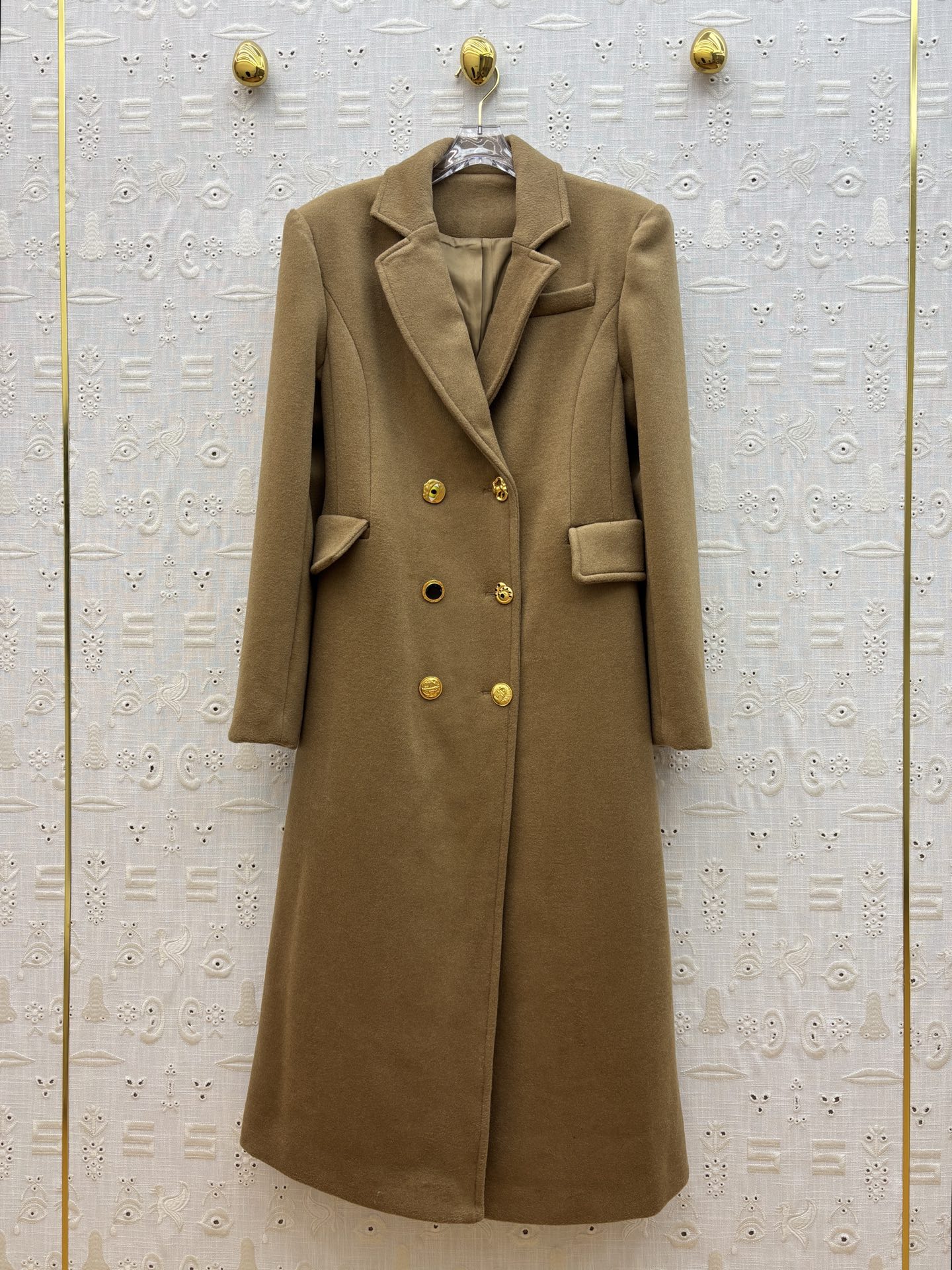 Sch 25秋冬新款 异形扣翻领羊毛呢大衣外套 每个扣子都不一样哦 上身就是满满的气场感 带有复古风格 