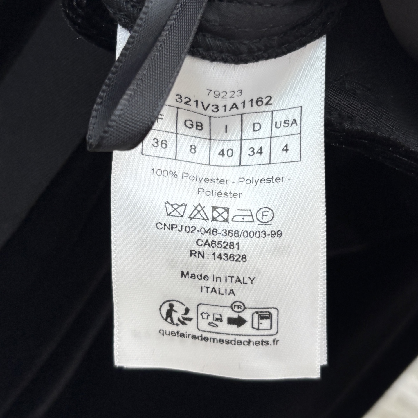 D家 直筒丝绒裤 双侧织带拼接 直简阔腿裤型 一秒显瘦又百搭 显高显瘦的时髦神器 日常很适合 舒适感超好