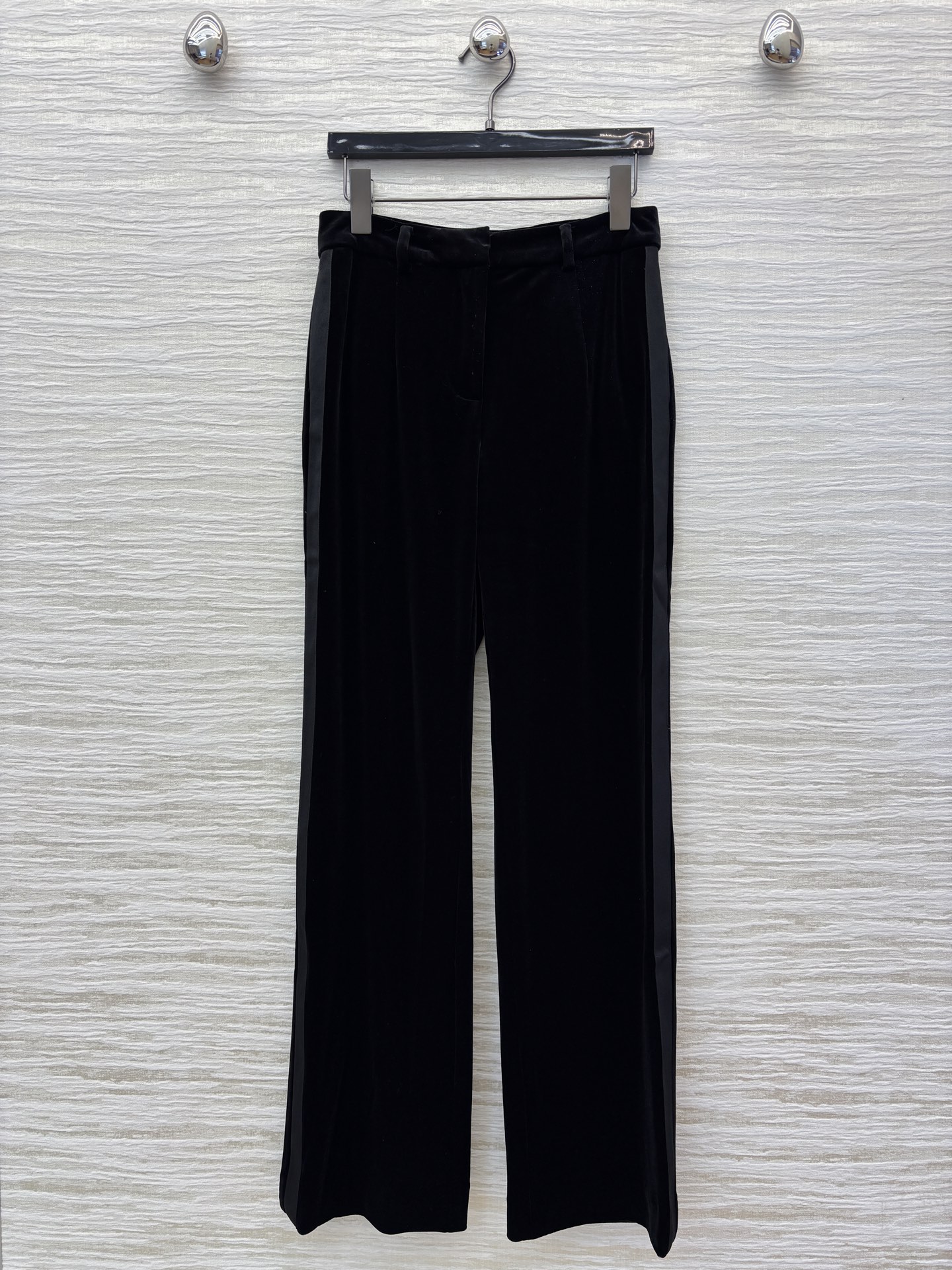 D家 直筒丝绒裤 双侧织带拼接 直简阔腿裤型 一秒显瘦又百搭 显高显瘦的时髦神器 日常很适合 舒适感超好