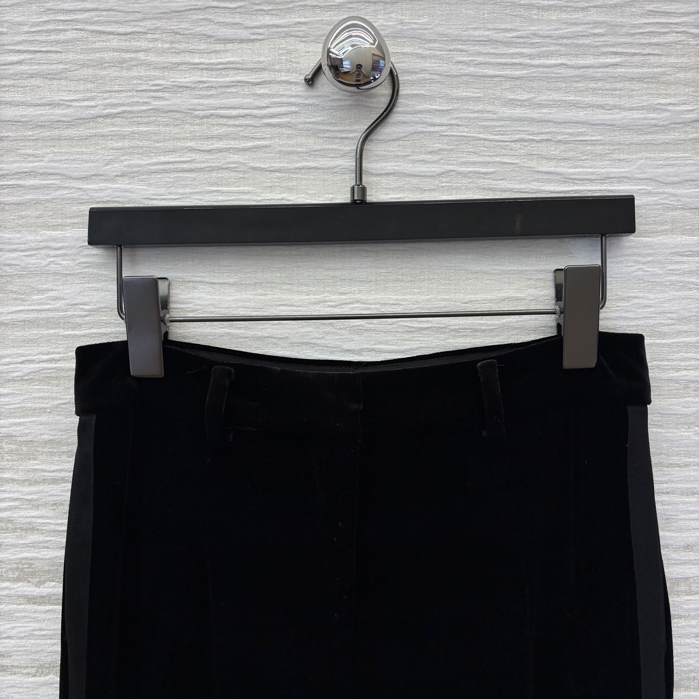 D家 直筒丝绒裤 双侧织带拼接 直简阔腿裤型 一秒显瘦又百搭 显高显瘦的时髦神器 日常很适合 舒适感超好