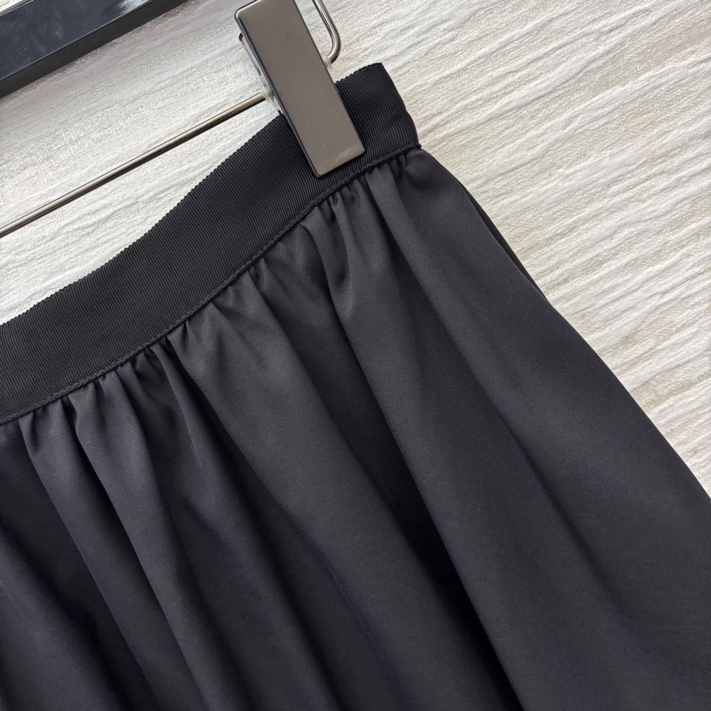 D家 25早秋新款 A字伞裙 自带帅气感 经典中长款A字版型裙子 一秒拉长腿比例 适合各种身材 轻松遮肉