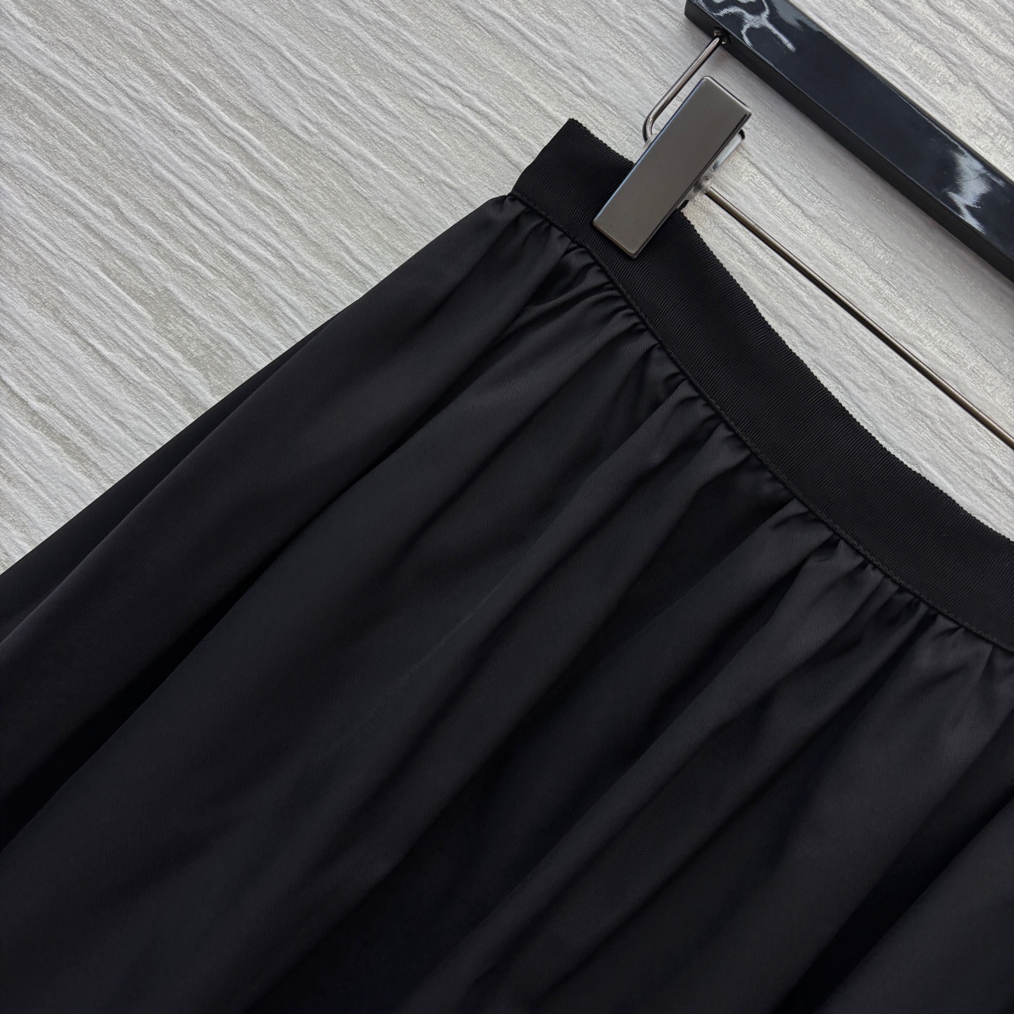 D家 25早秋新款 A字伞裙 自带帅气感 经典中长款A字版型裙子 一秒拉长腿比例 适合各种身材 轻松遮肉