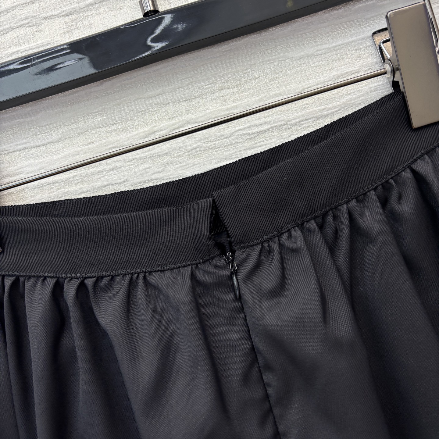 D家 25早秋新款 A字伞裙 自带帅气感 经典中长款A字版型裙子 一秒拉长腿比例 适合各种身材 轻松遮肉