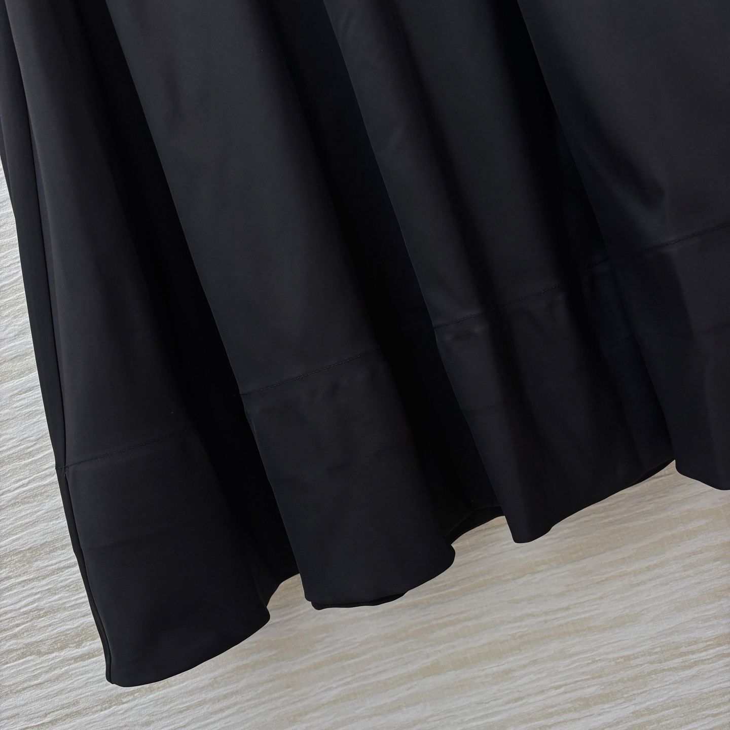 D家 25早秋新款 A字伞裙 自带帅气感 经典中长款A字版型裙子 一秒拉长腿比例 适合各种身材 轻松遮肉