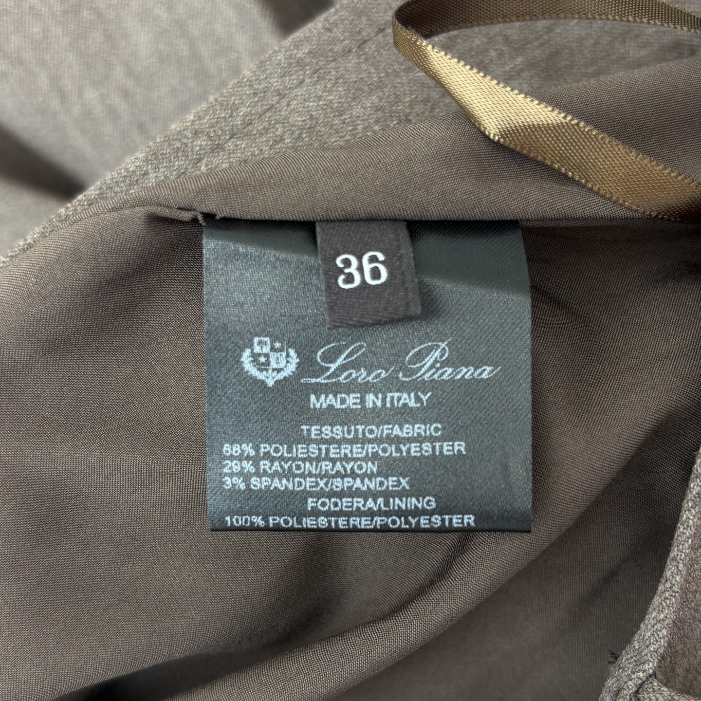 lP🆕家 25早秋新款 高腰百褶半身裙 质感绝了 超级实用 版型很遮肉 对身材包容性很好 搭配同系列短袖