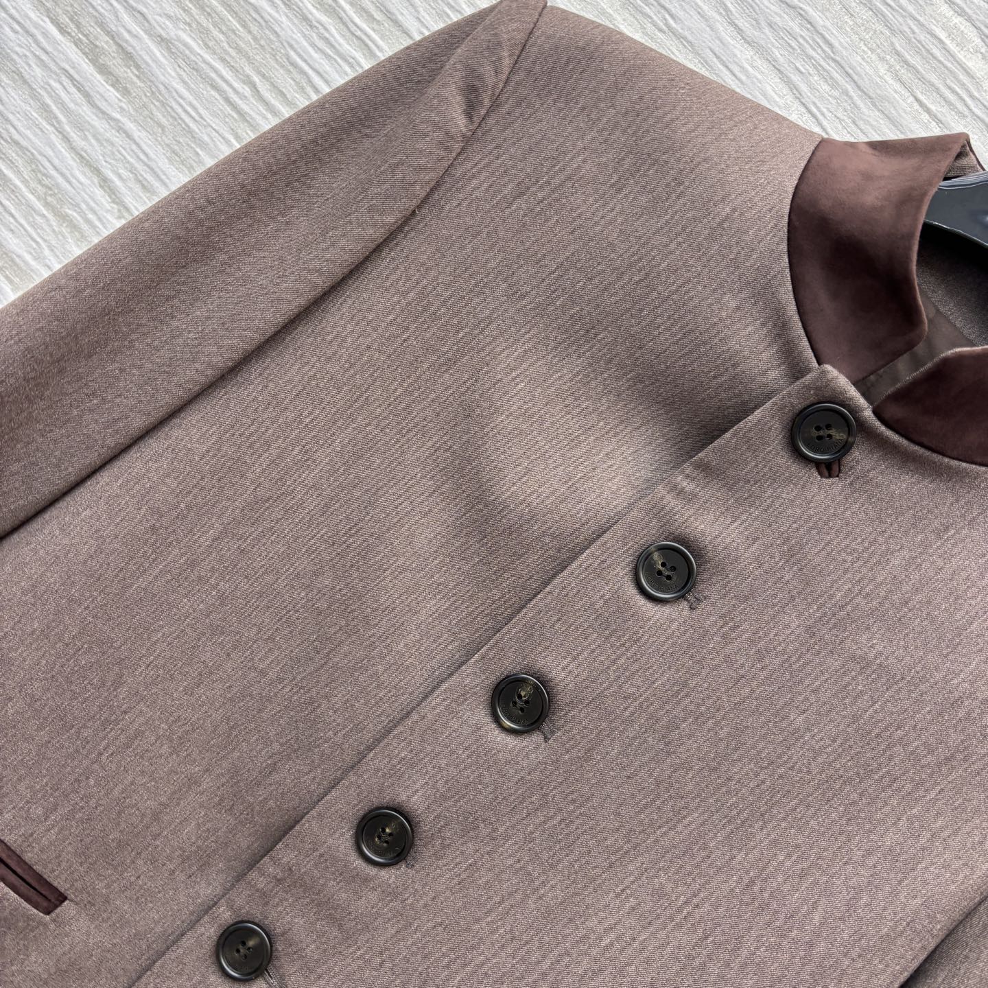 lP🆕 25早秋 老钱风立领夹克 复古撞色立领设计 打破单调 利落剪裁勾勒线条 经典版型轻松穿出高级调性