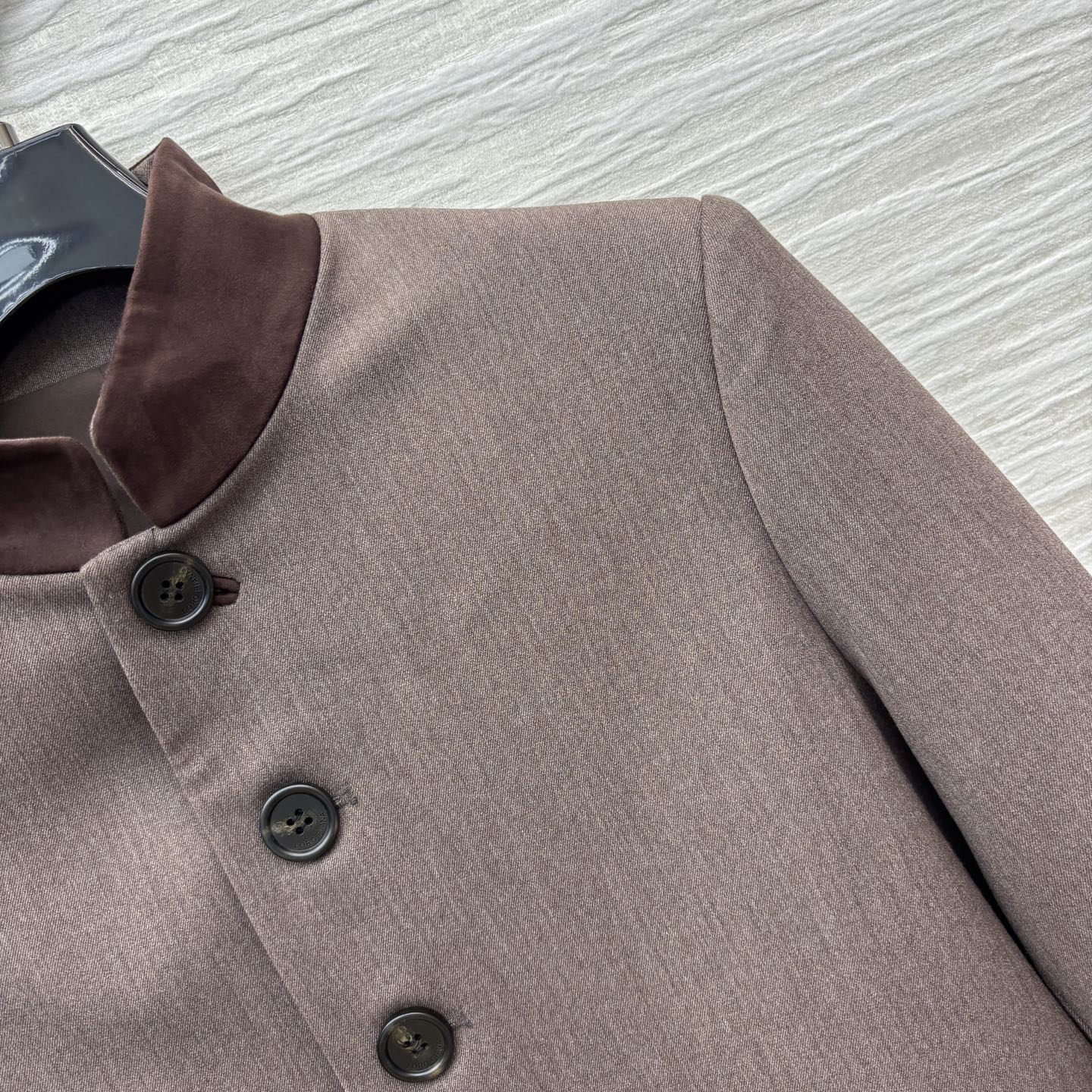 lP🆕 25早秋 老钱风立领夹克 复古撞色立领设计 打破单调 利落剪裁勾勒线条 经典版型轻松穿出高级调性