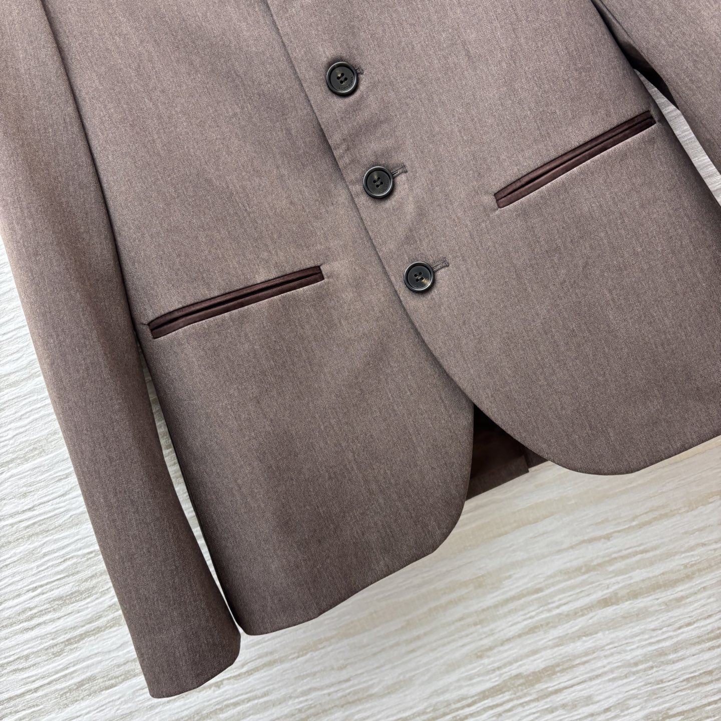 lP🆕 25早秋 老钱风立领夹克 复古撞色立领设计 打破单调 利落剪裁勾勒线条 经典版型轻松穿出高级调性