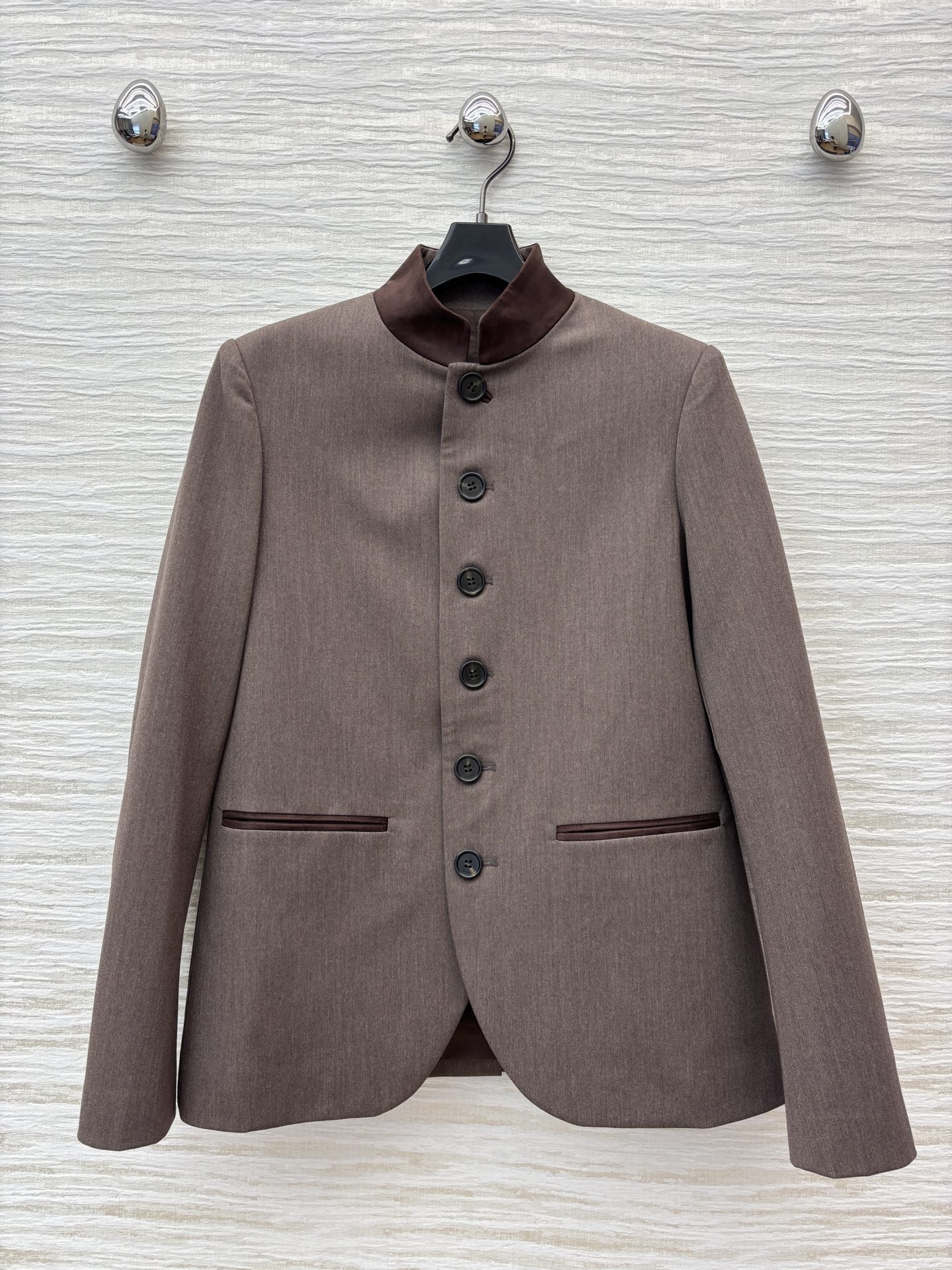 lP🆕 25早秋 老钱风立领夹克 复古撞色立领设计 打破单调 利落剪裁勾勒线条 经典版型轻松穿出高级调性