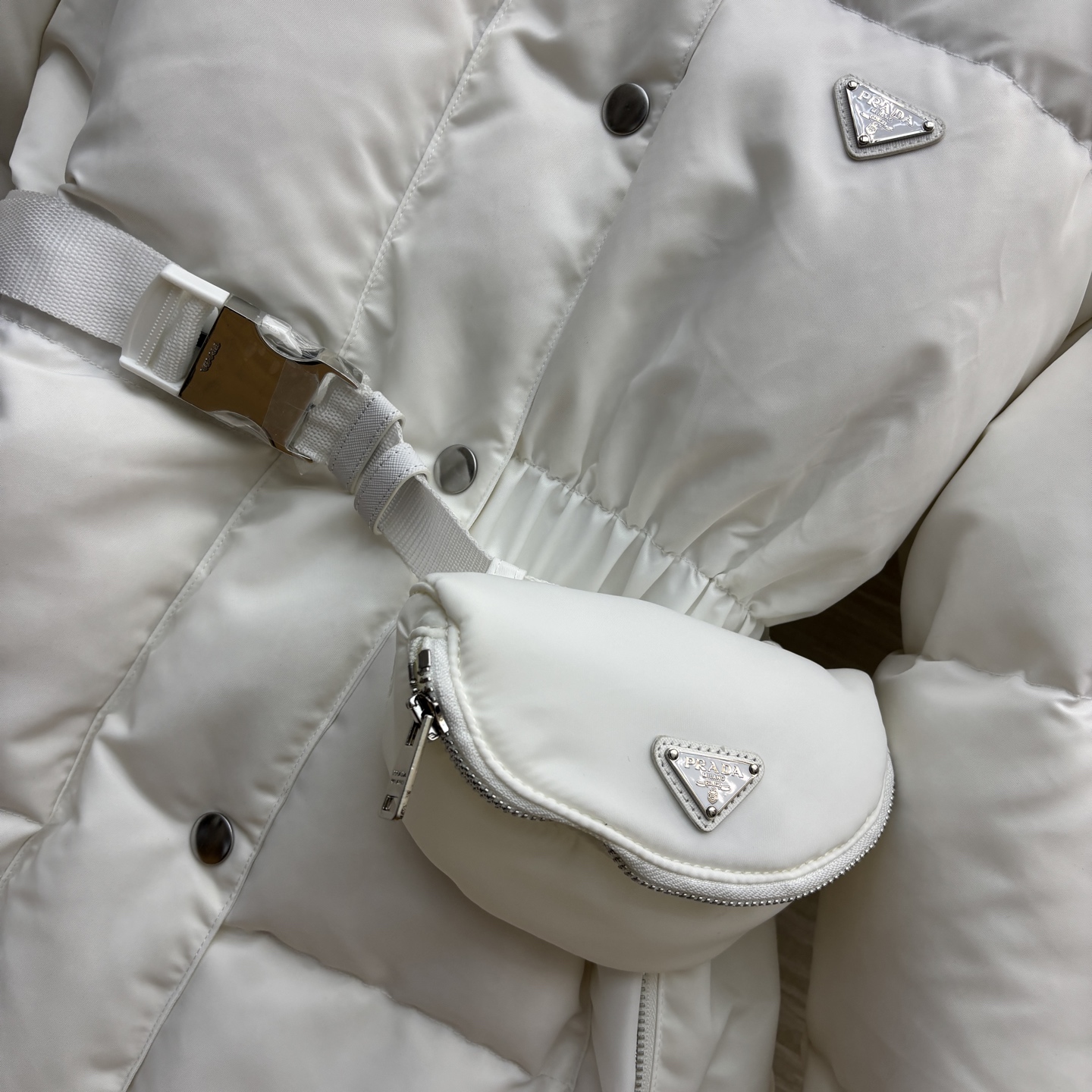 PD家 25秋冬新款 连帽收腰面包羽绒服 拒绝臃肿 连帽收腰面包版型 机能扣腰包腰带 上身轻松拉长视觉比