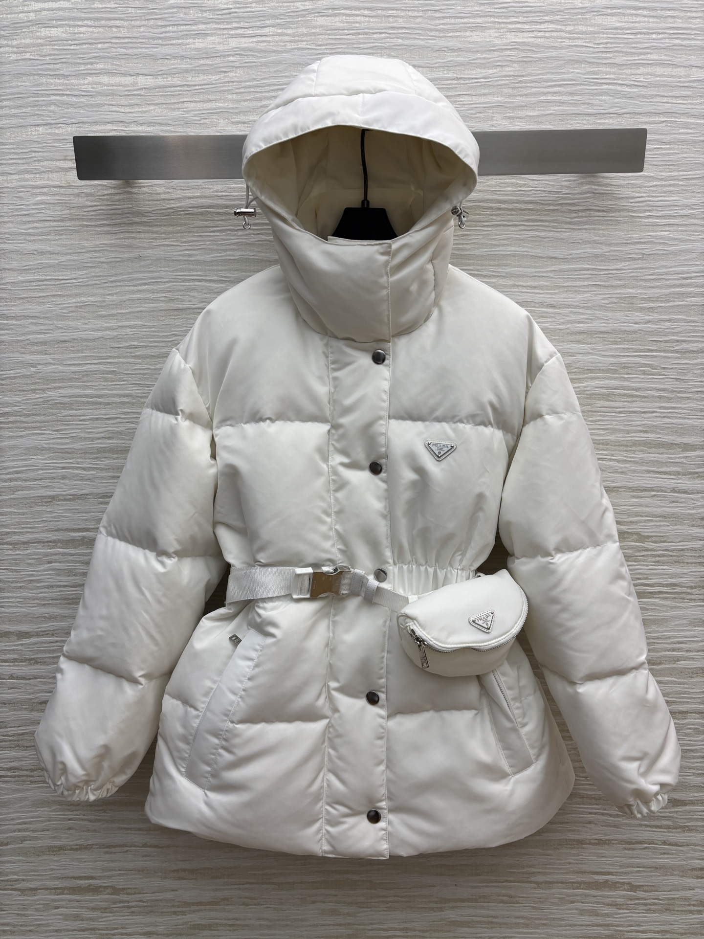 PD家 25秋冬新款 连帽收腰面包羽绒服 拒绝臃肿 连帽收腰面包版型 机能扣腰包腰带 上身轻松拉长视觉比