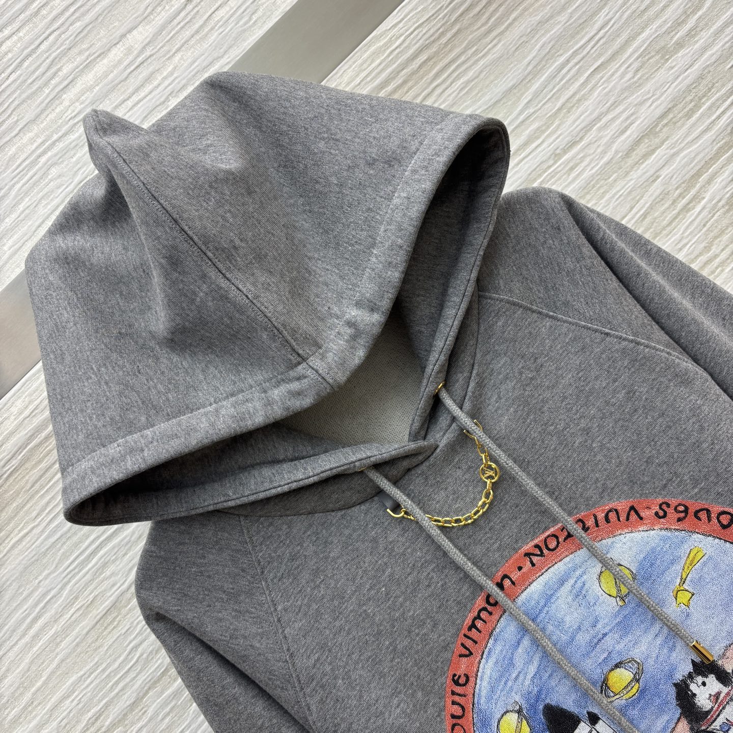 L家 25早秋新款 涂鸦图案连帽卫衣 连帽抽绳小宽松版型 上身百搭不挑人 胸前童趣可爱的宇航员涂鸦图案 