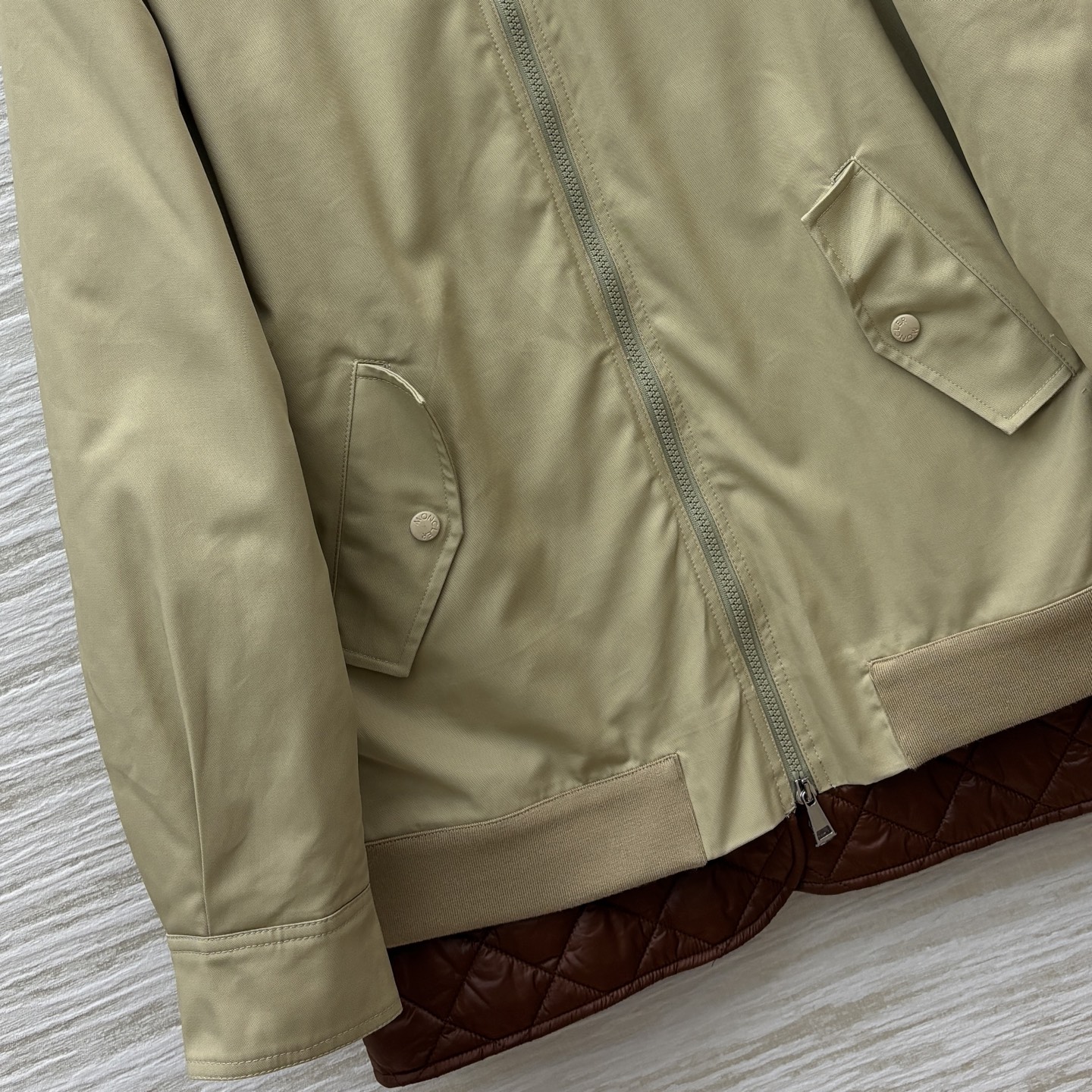 蒙口家 25早秋新款 假两件拼接菱格夹棉夹克外套 拼接菱格夹棉内衬 假两件设计增加层次感的同时也不显得臃